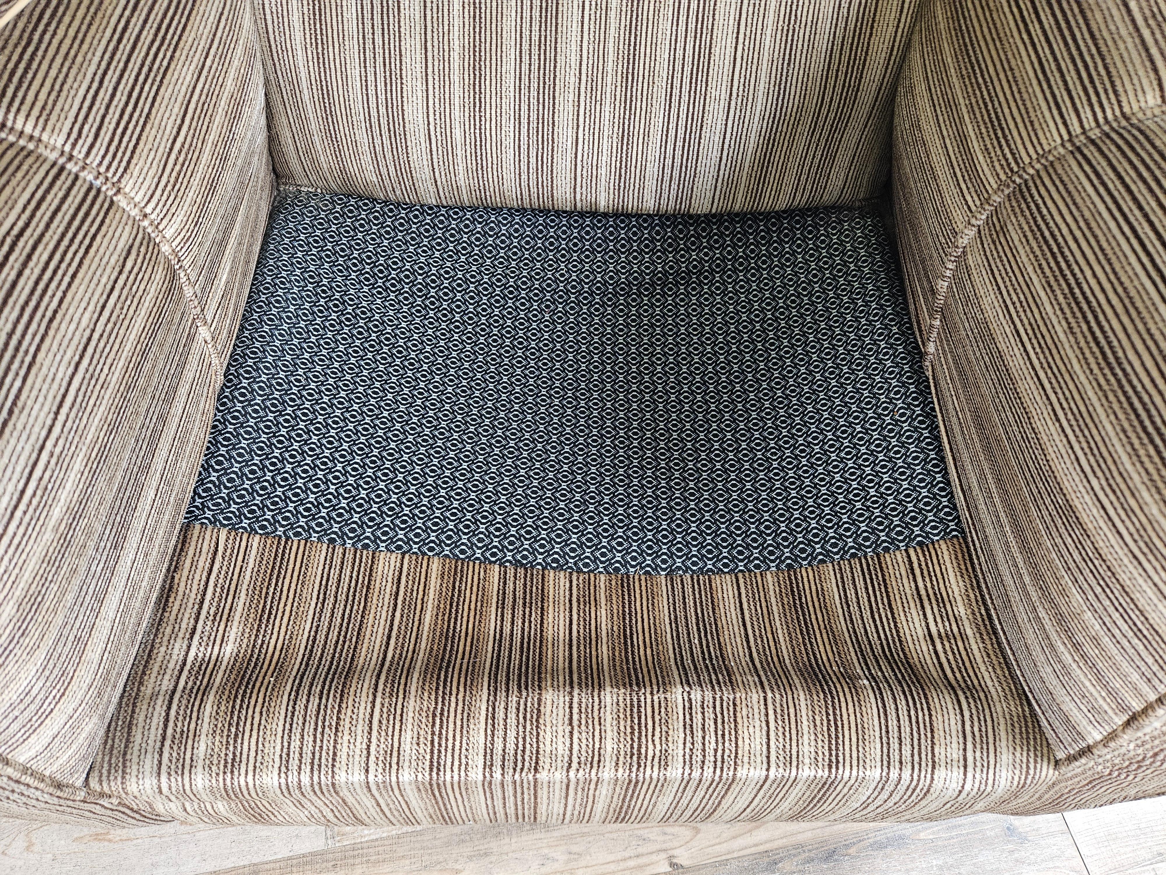 Paire de fauteuils rembourrés 1970 en vente 5