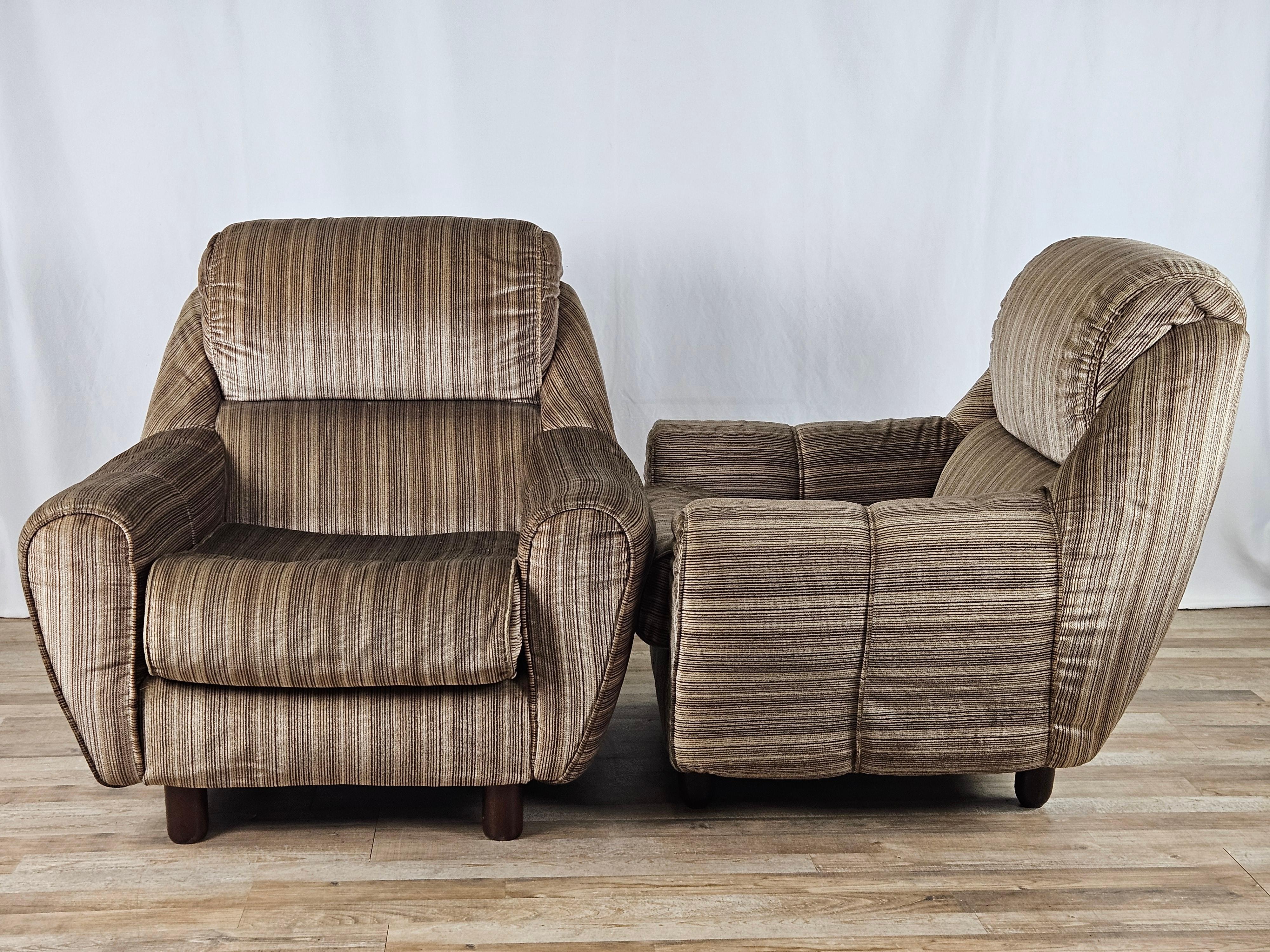 Pair of upholstered armchairs 1970 In Good Condition For Sale In Premariacco, IT