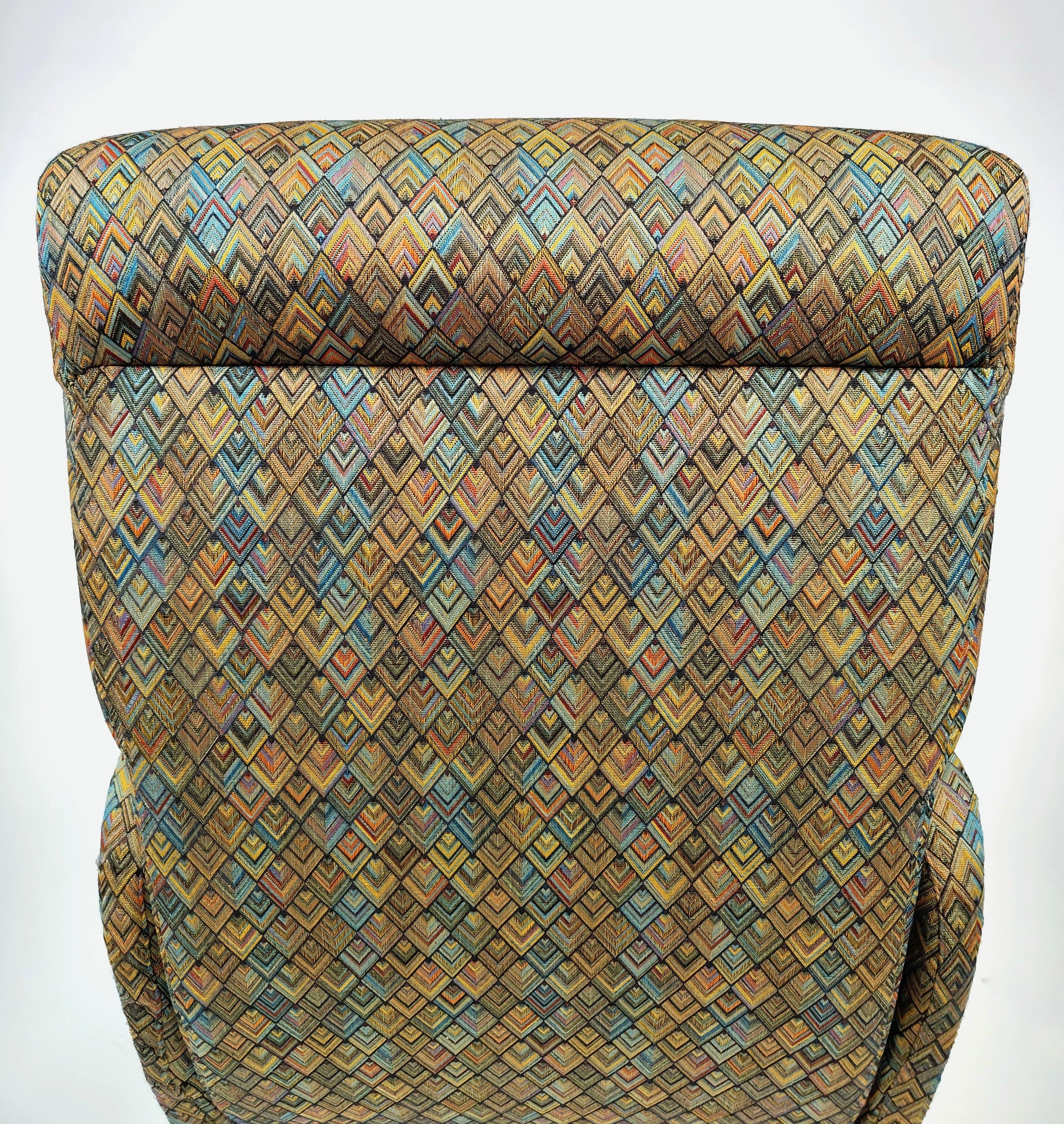 Pair of Missoni-type fabric armchairs, Italy, ca. 1960. In Good Condition For Sale In Vicenza, VI