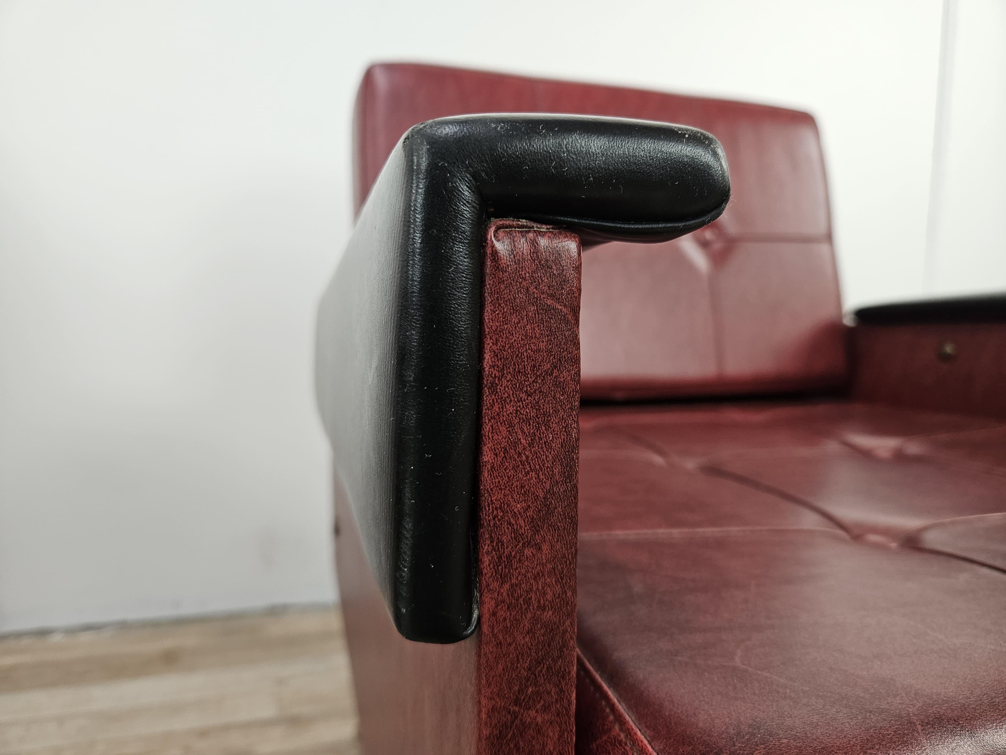 Paire de fauteuils italiens en fer et simili cuir des années 1960 en vente 5