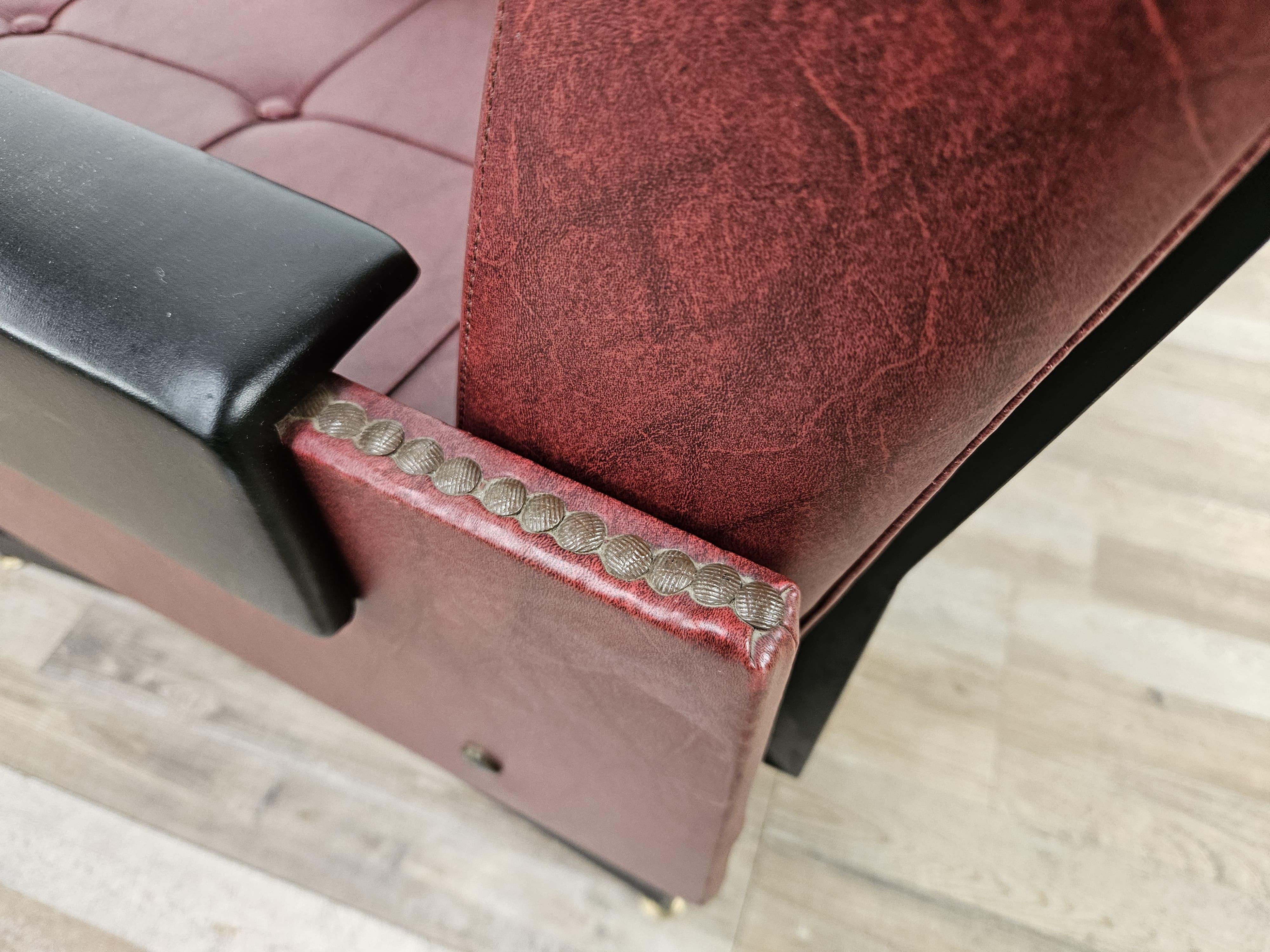Paire de fauteuils italiens en fer et simili cuir des années 1960 en vente 11