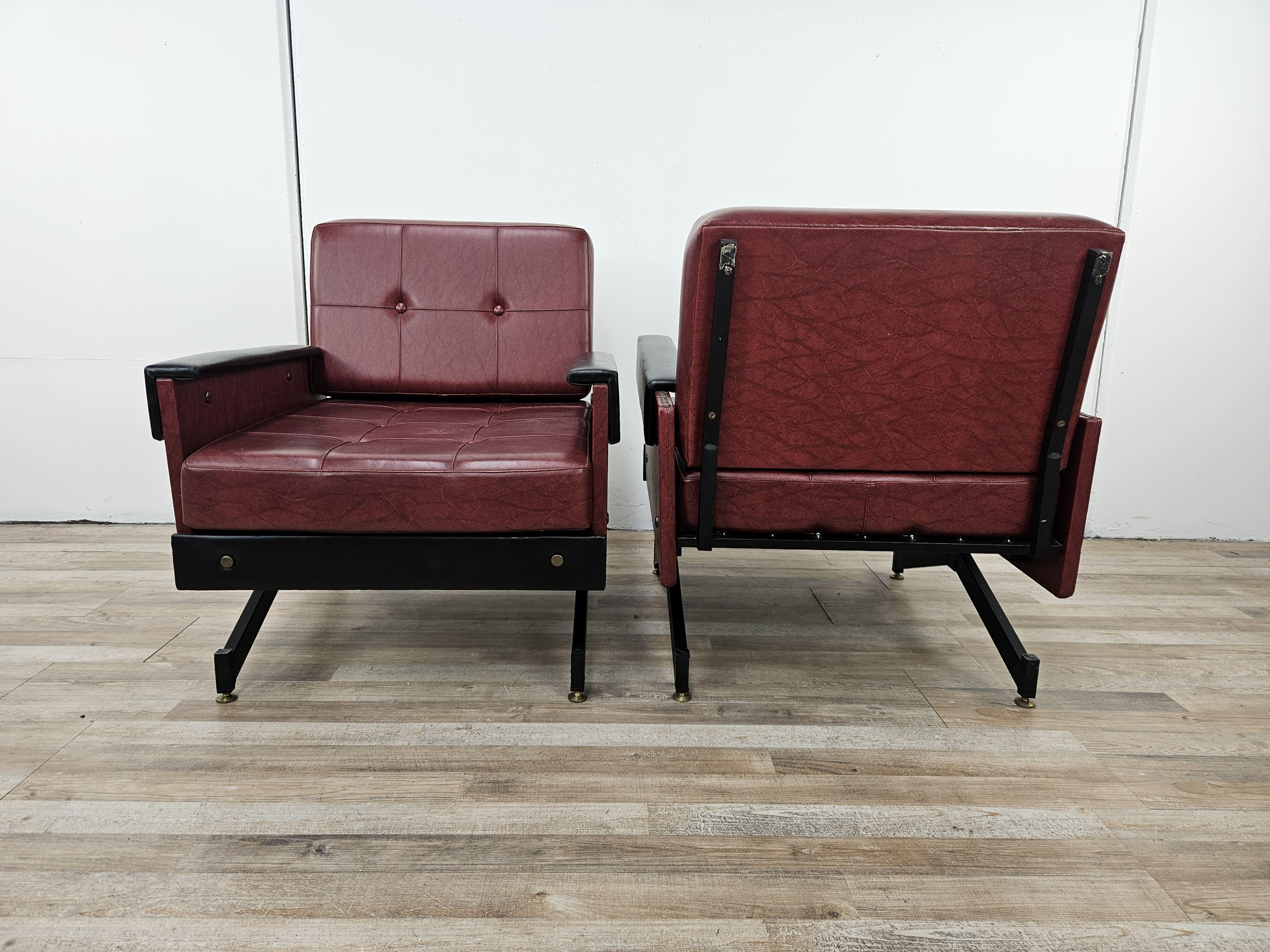 Industriel Paire de fauteuils italiens en fer et simili cuir des années 1960 en vente