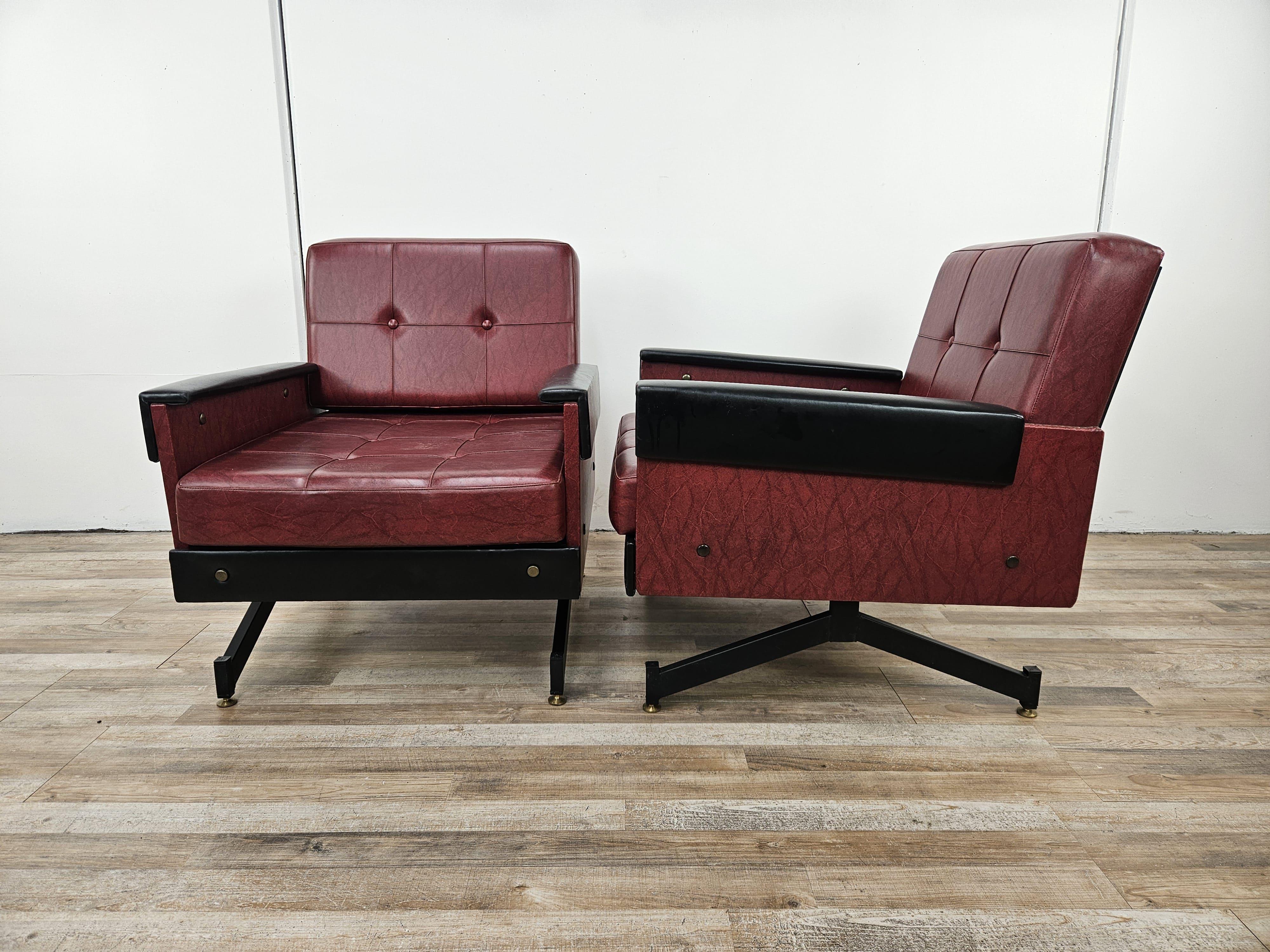 Italian Paire de fauteuils italiens en fer et simili cuir des années 1960 en vente