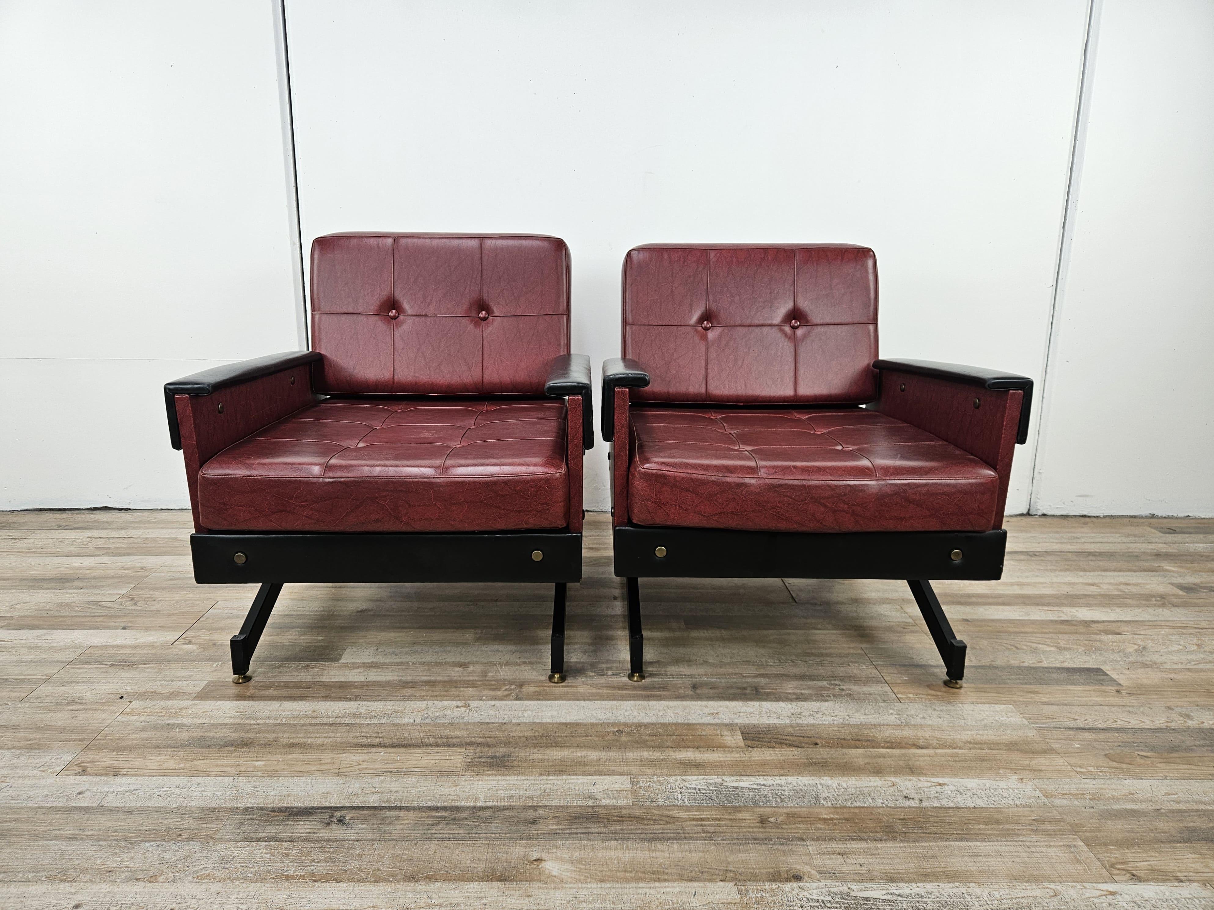 Paire de fauteuils italiens en fer et simili cuir des années 1960 Bon état - En vente à Premariacco, IT