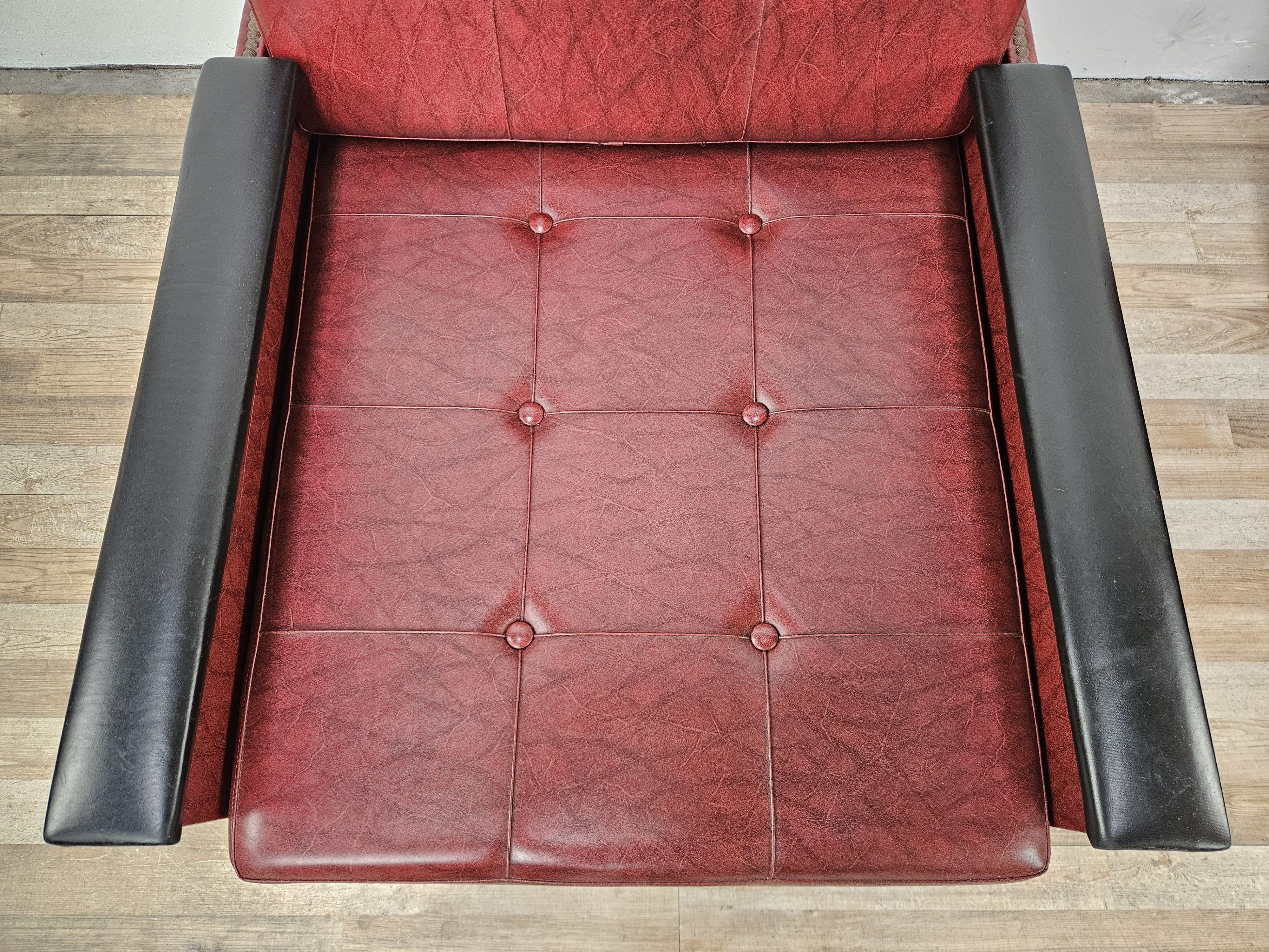 Paire de fauteuils italiens en fer et simili cuir des années 1960 en vente 2
