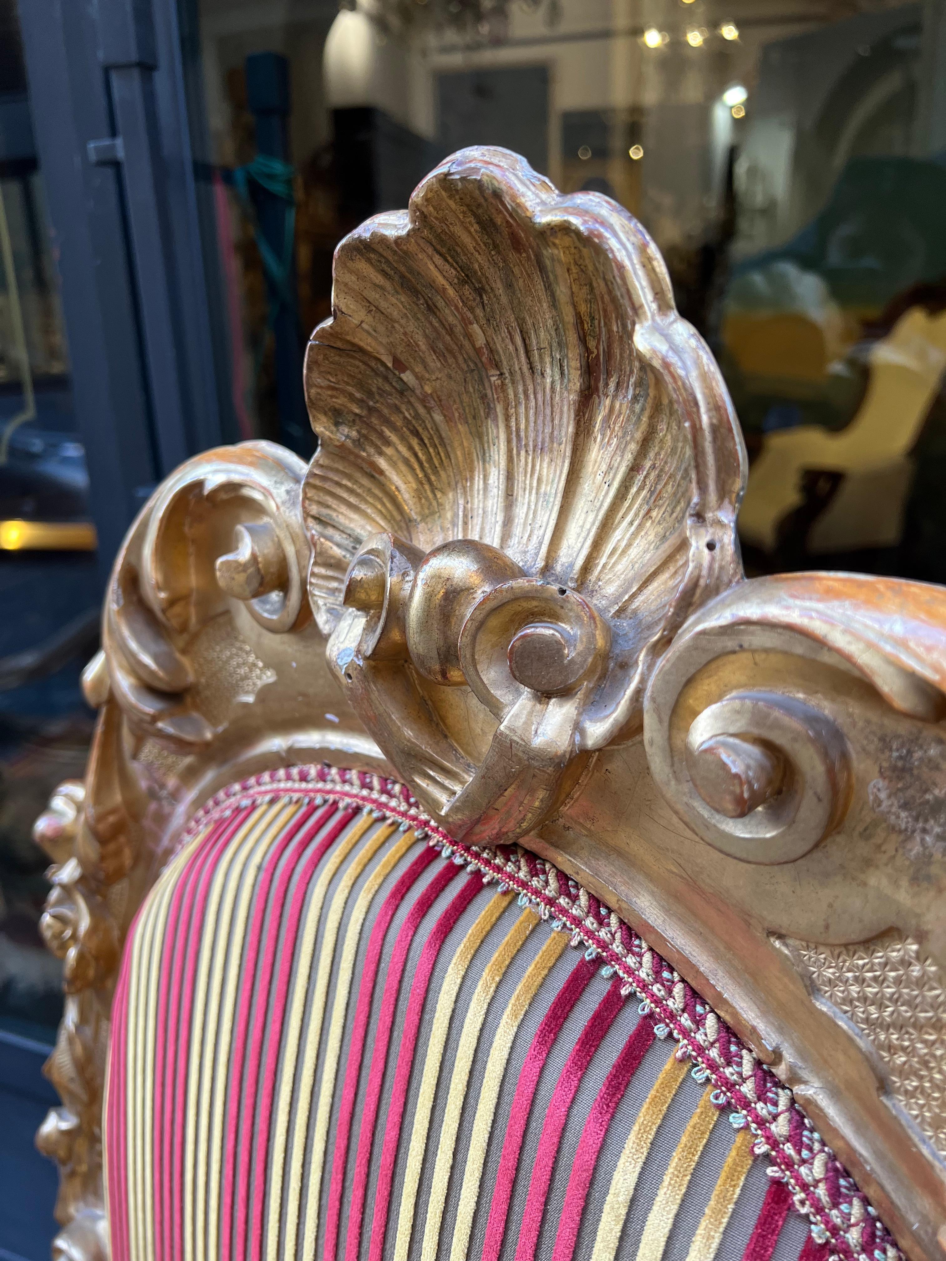 Pair of carved and gilded wooden armchairs, Rome, 19th century For Sale 3