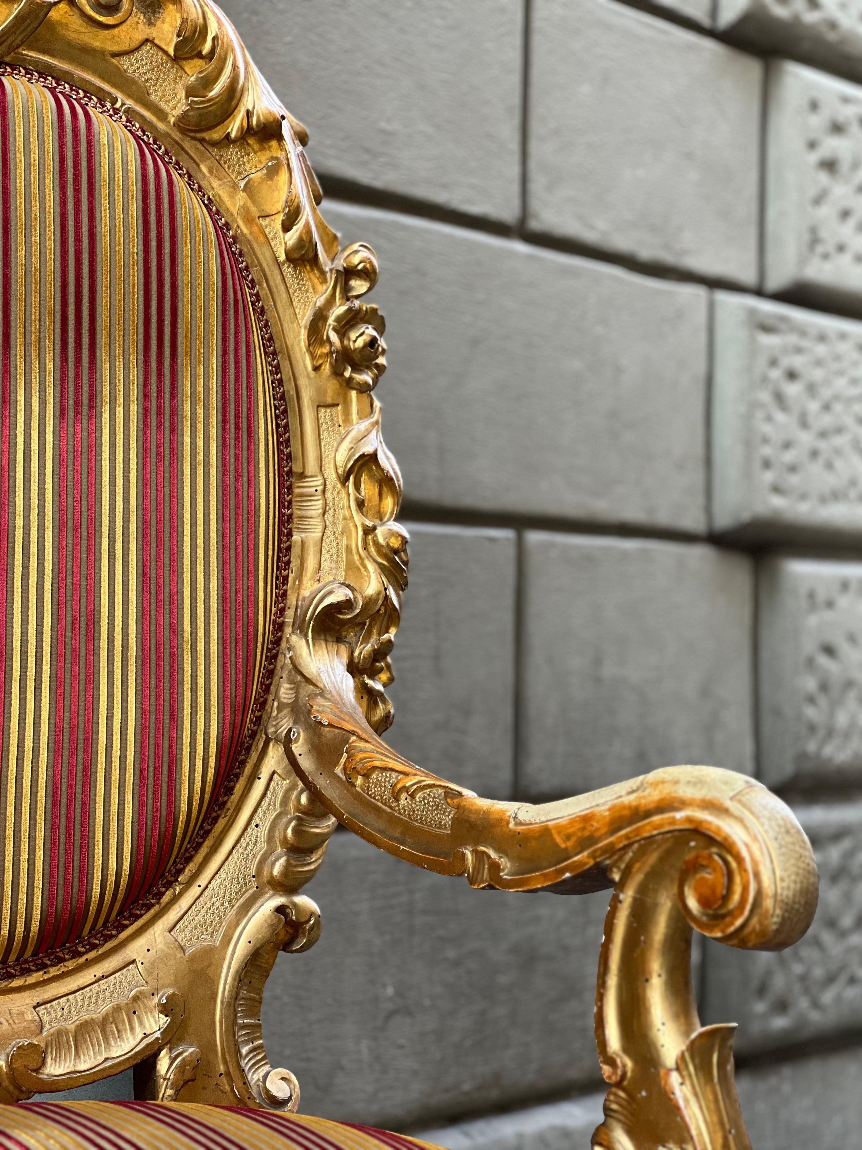 Giltwood Pair of carved and gilded wooden armchairs, Rome, 19th century For Sale
