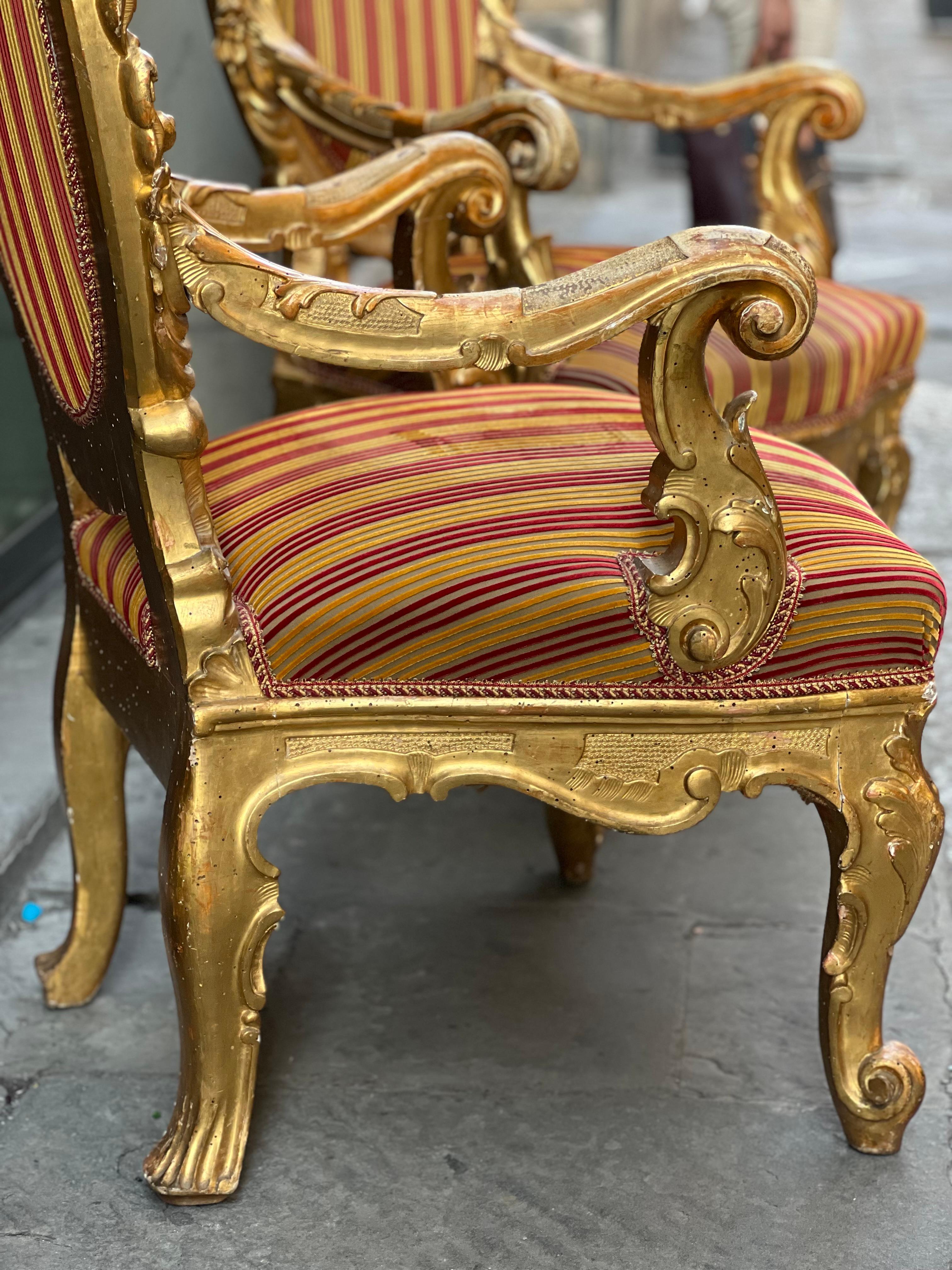 Pair of carved and gilded wooden armchairs, Rome, 19th century For Sale 1