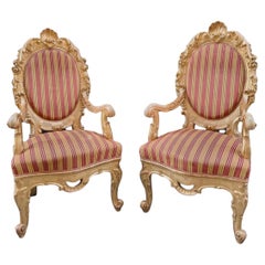 Paire de fauteuils en bois sculpté et doré, Rome, XIXe siècle