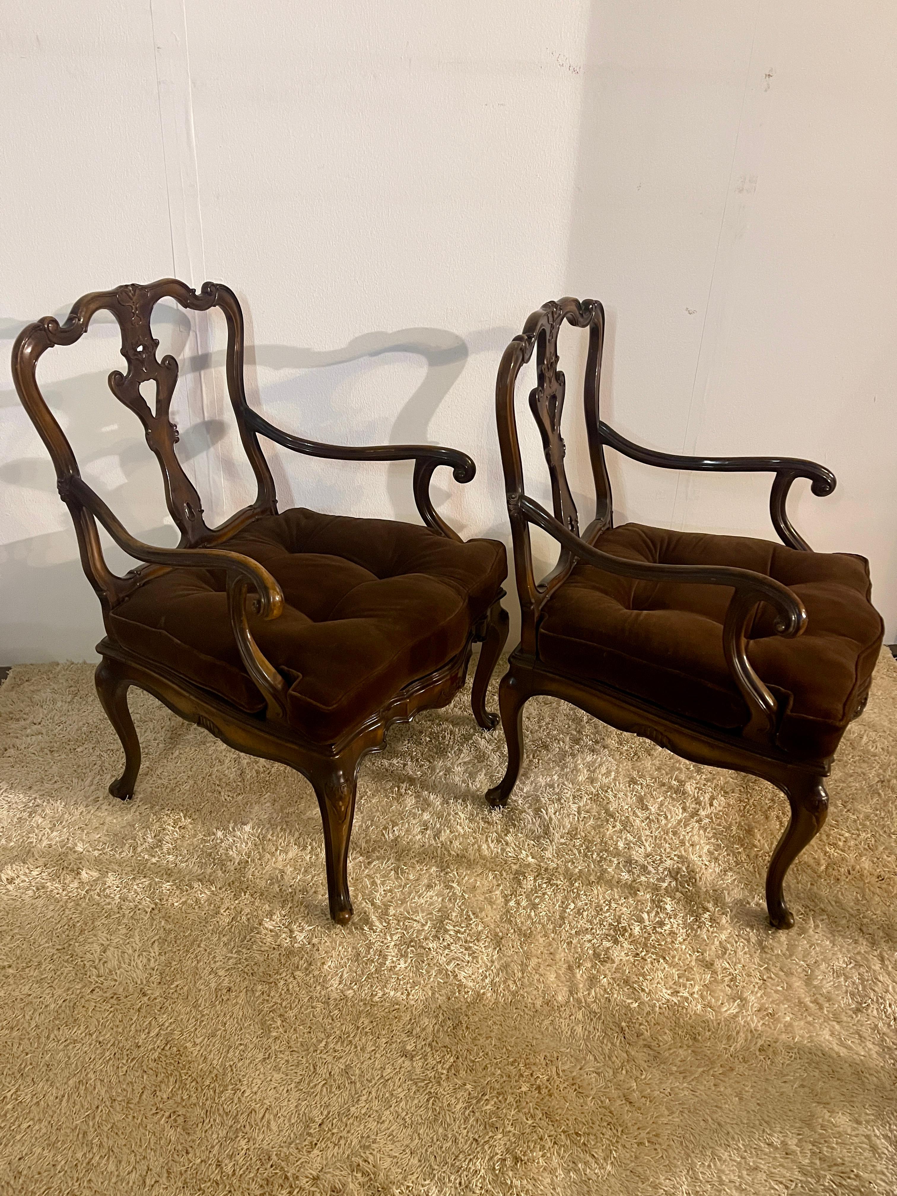 Paire de fauteuils en noyer de Vénétie du XIXe siècle en vente 4