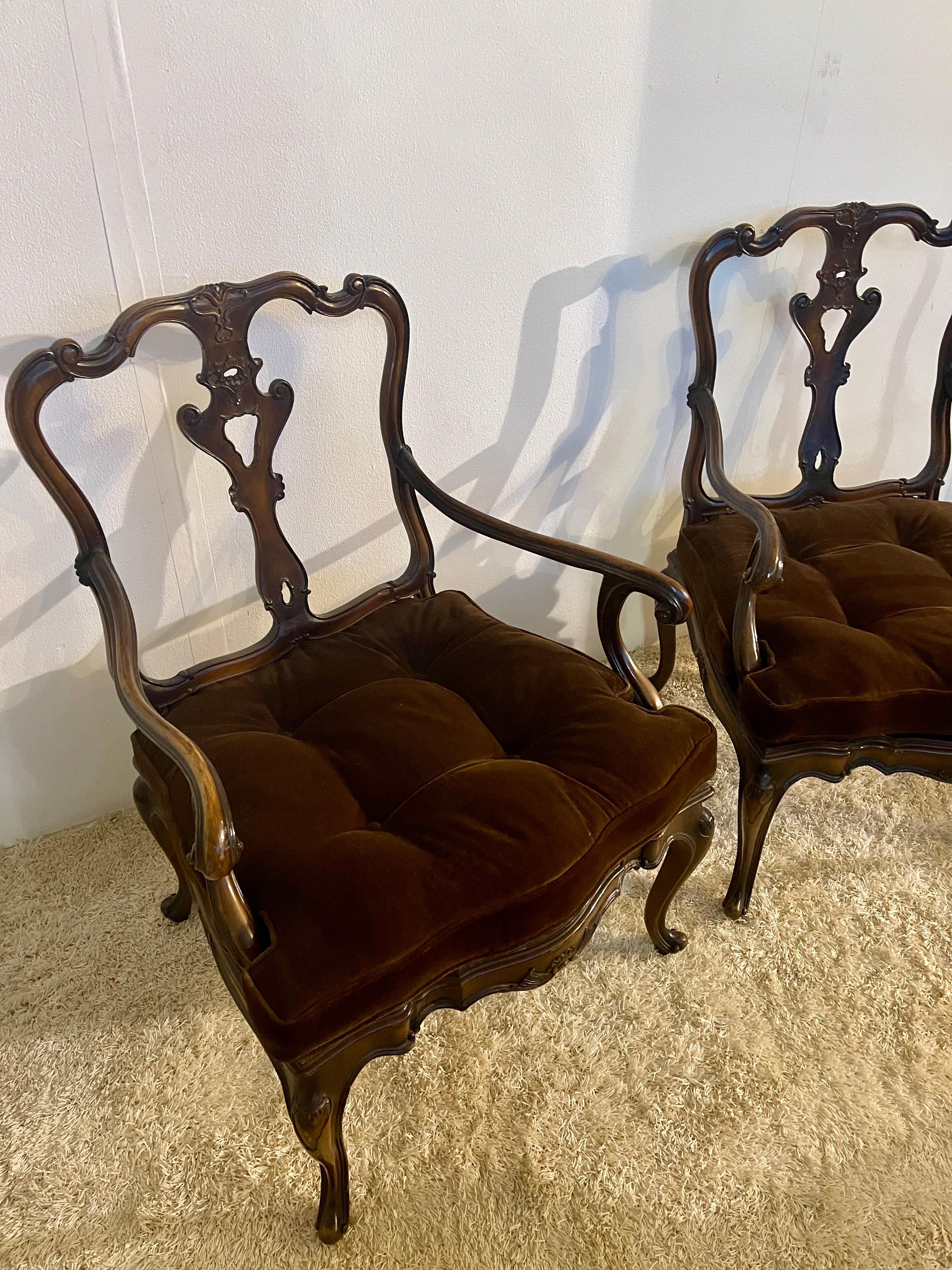 Autre Paire de fauteuils en noyer de Vénétie du XIXe siècle en vente