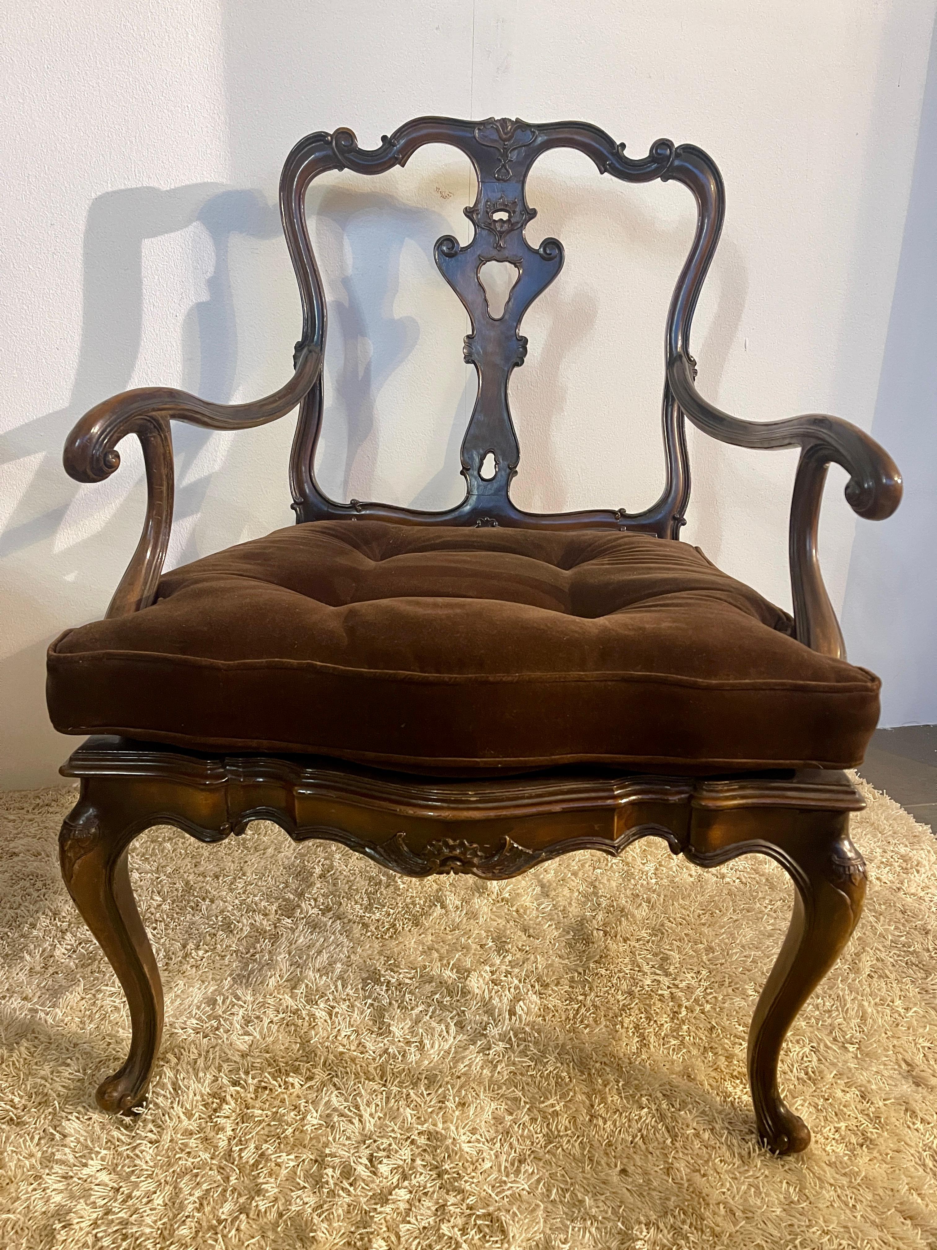 Bois Paire de fauteuils en noyer de Vénétie du XIXe siècle en vente