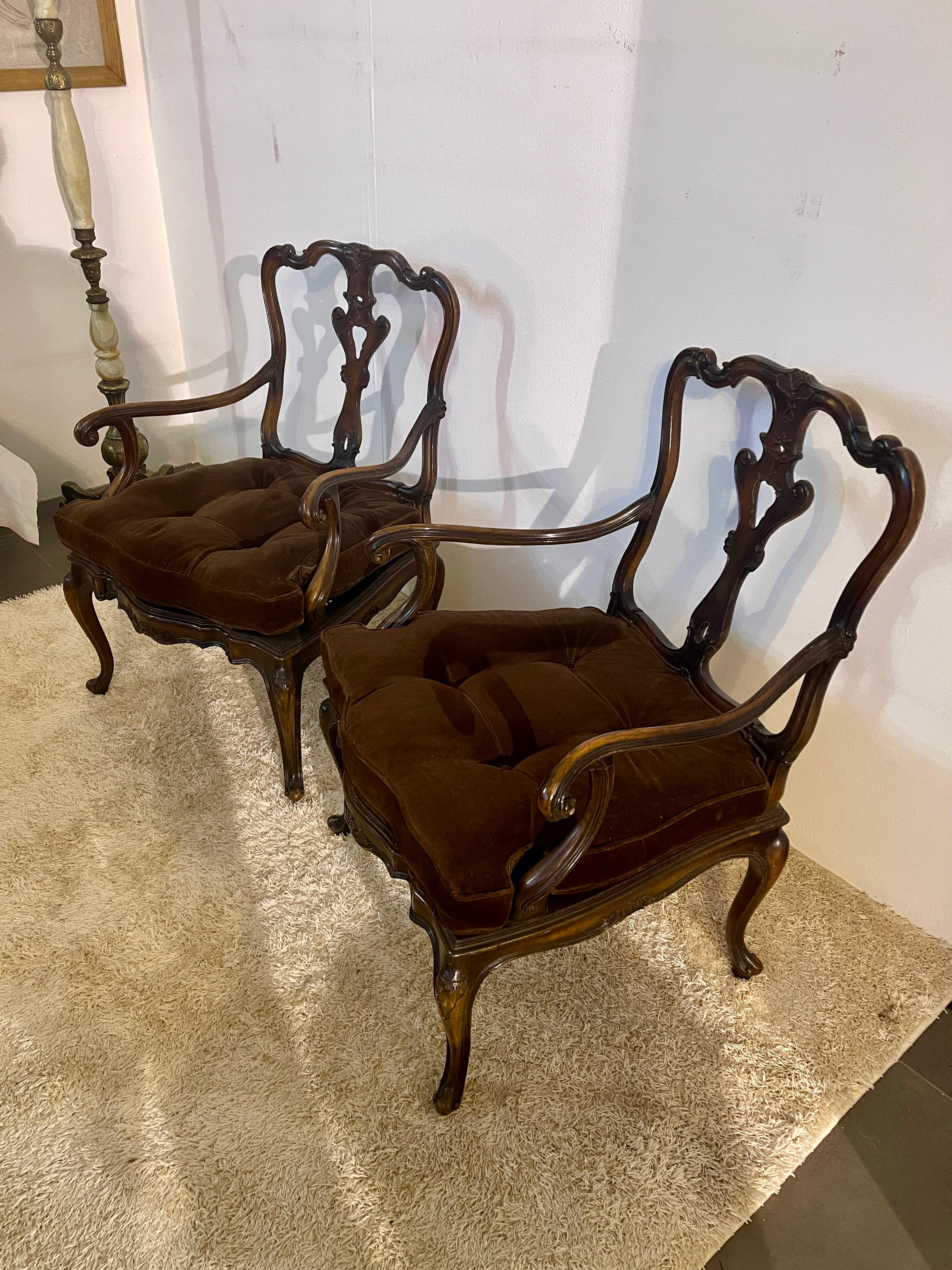Paire de fauteuils en noyer de Vénétie du XIXe siècle en vente 2