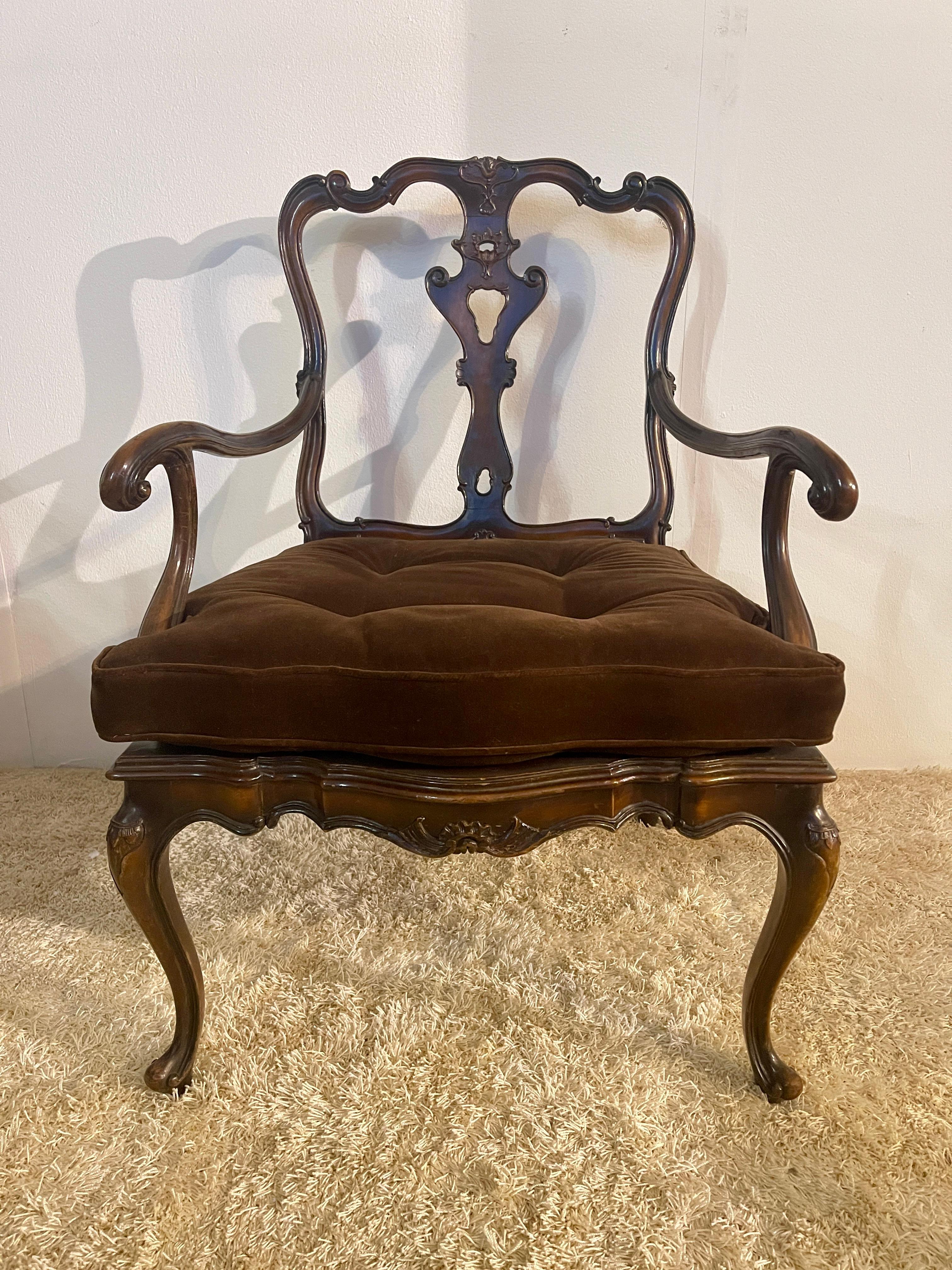 Paire de fauteuils en noyer de Vénétie du XIXe siècle en vente 3