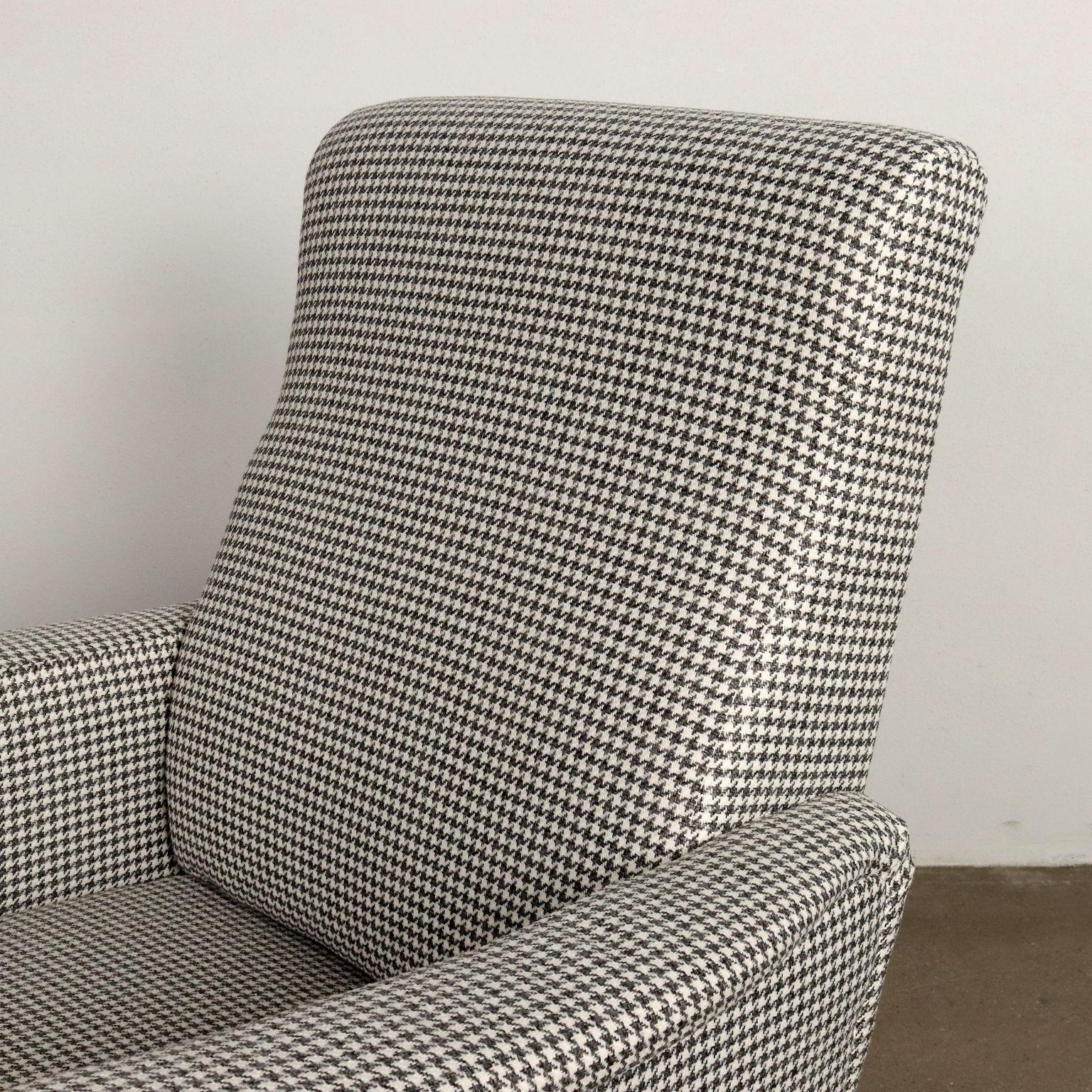Pair of Houndstooth Armchairs 1950s-1960s In Excellent Condition For Sale In Milano, IT