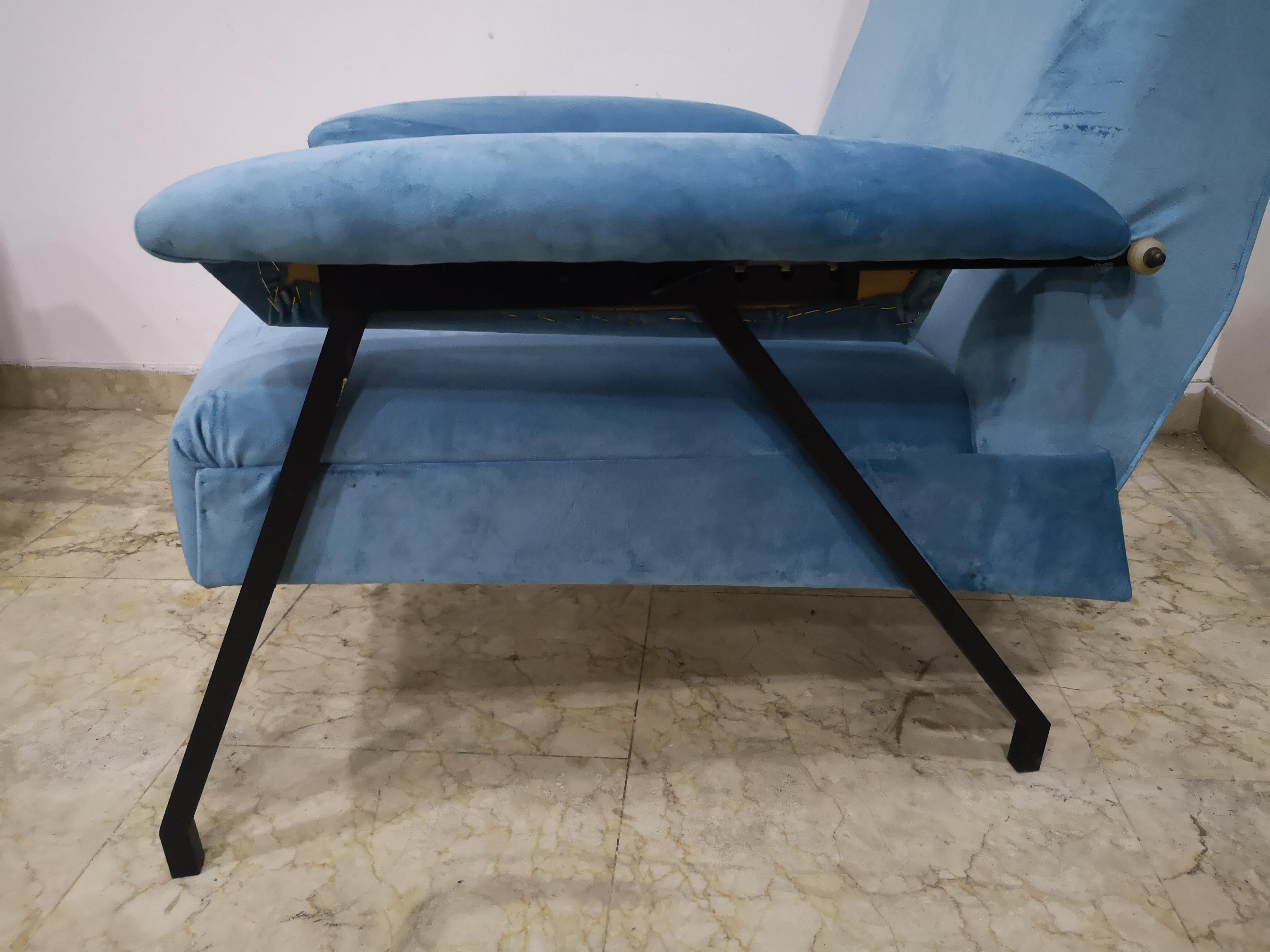 Pair of light blue velvet recliner armchairs, iron frame, 1970s For Sale 3