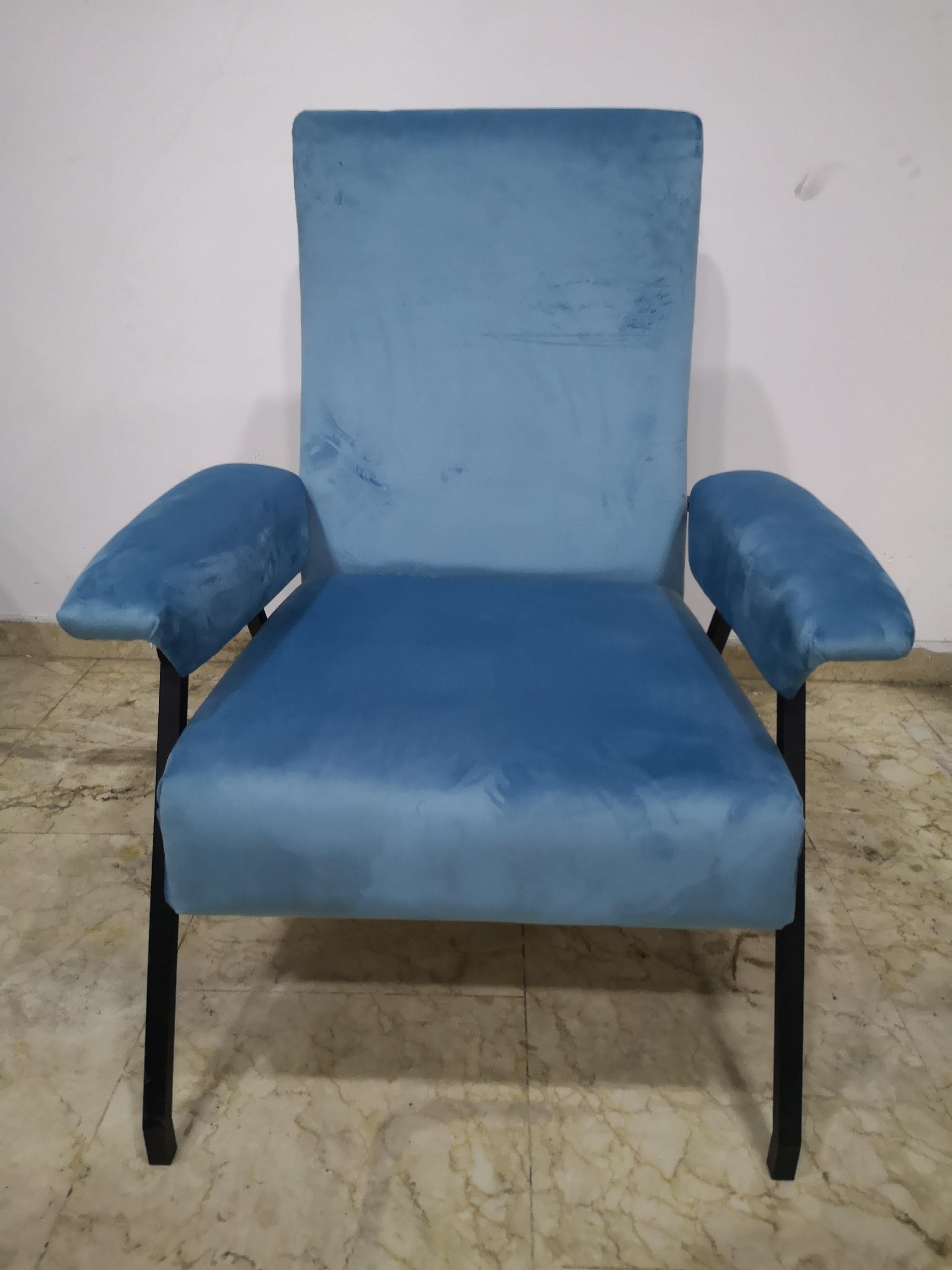 Pair of light blue velvet recliner armchairs, iron frame, 1970s For Sale 6