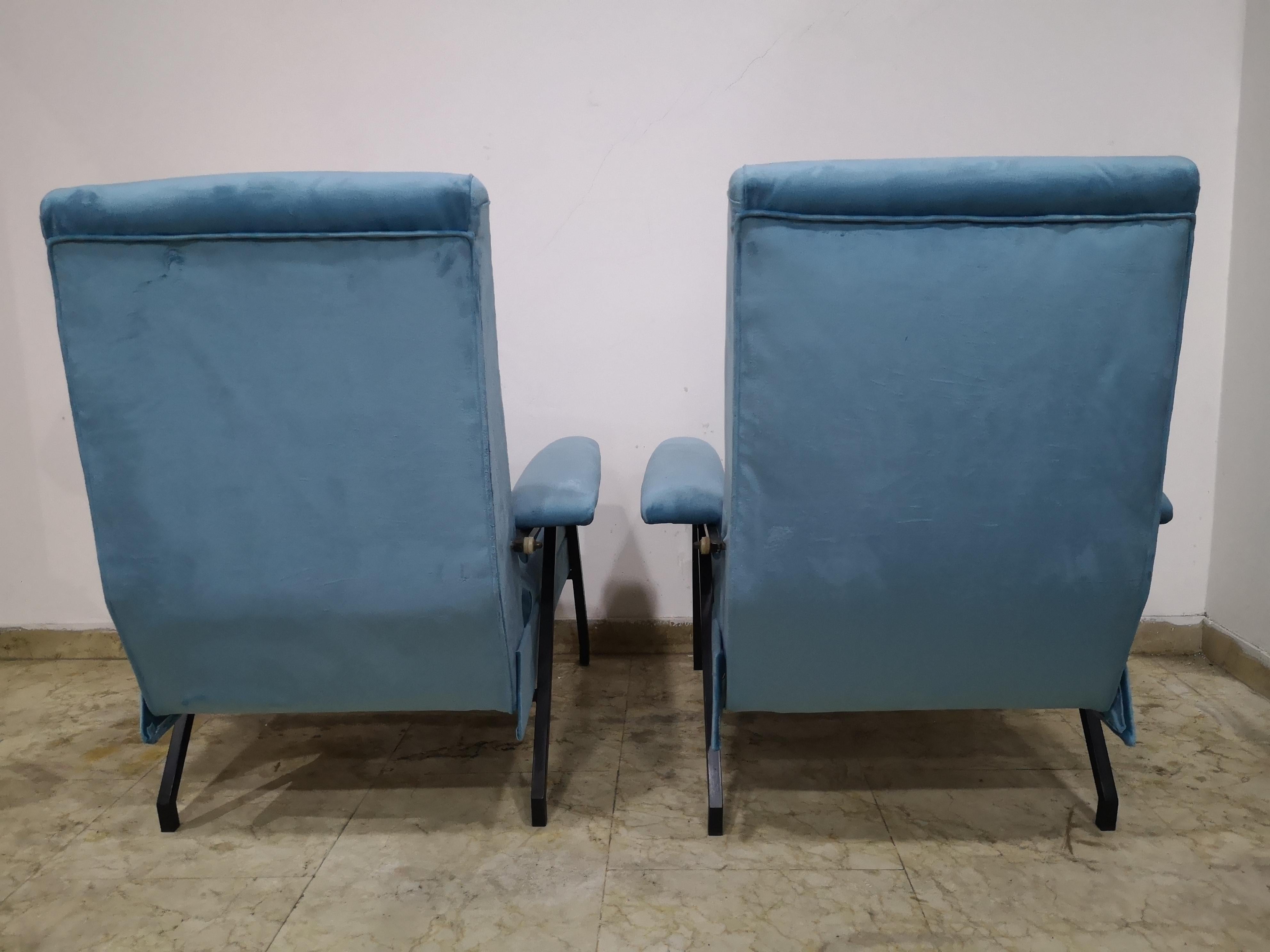 Italian Pair of light blue velvet recliner armchairs, iron frame, 1970s For Sale