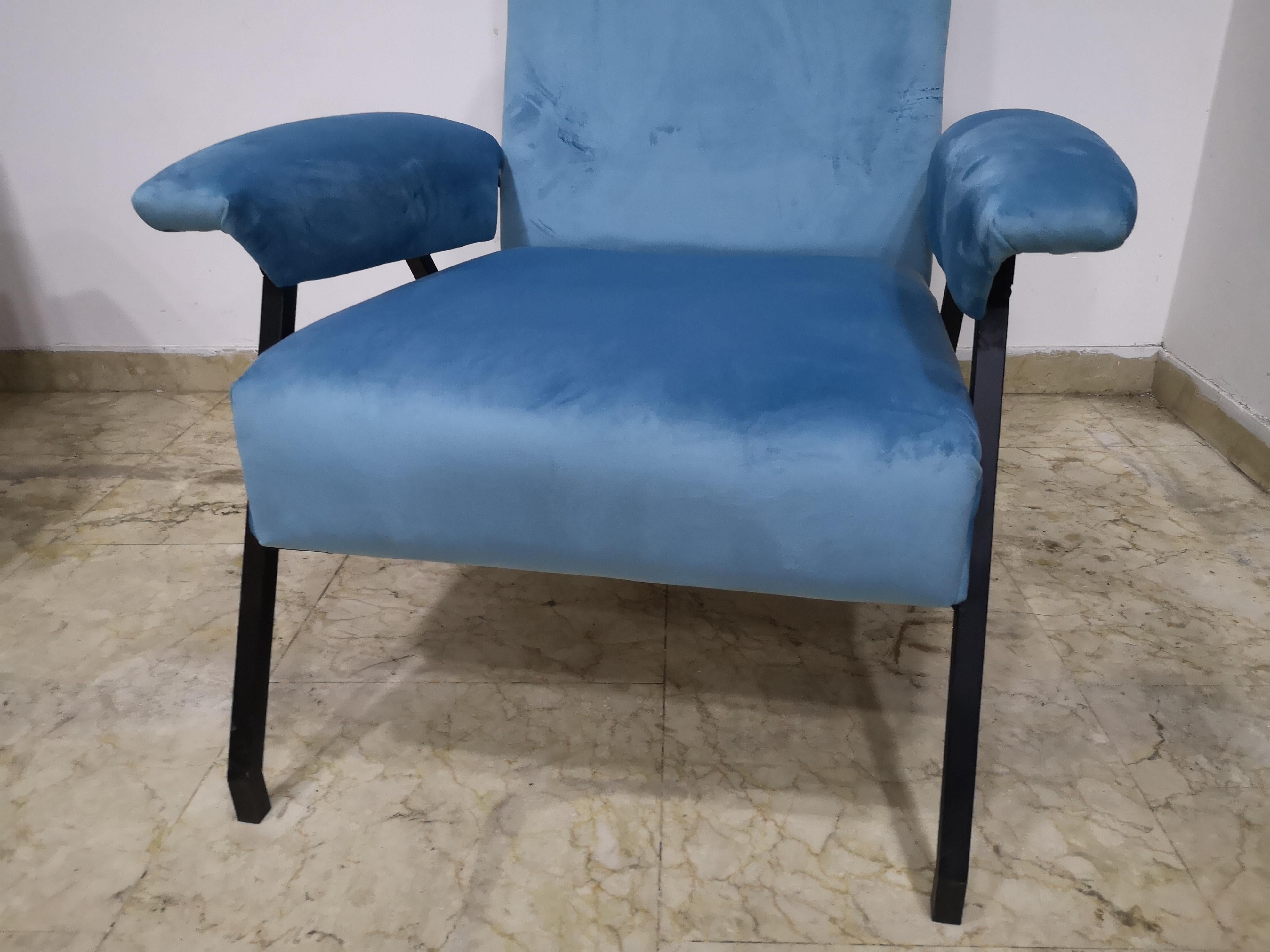 Pair of light blue velvet recliner armchairs, iron frame, 1970s For Sale 2