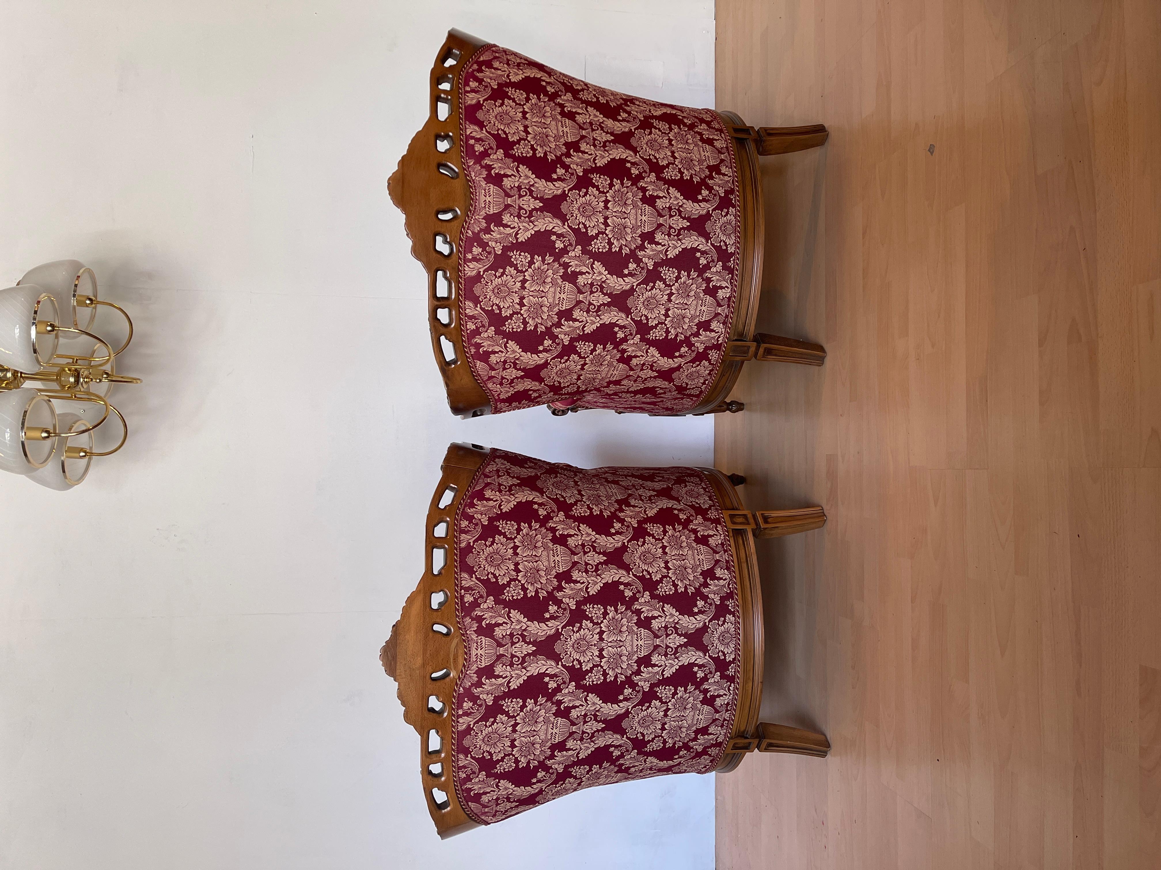 Coppia di poltrone italiane in legno intagliato in stile barocco degli anni '60 in vendita 4