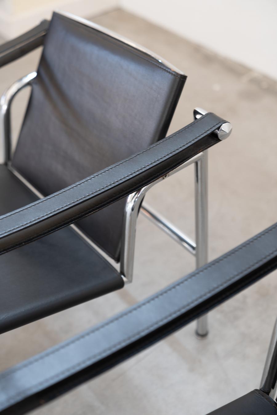 Paar LC1-Sessel von Le Corbusier, für Cassina 1970 im Zustand „Gut“ im Angebot in Manzano, IT