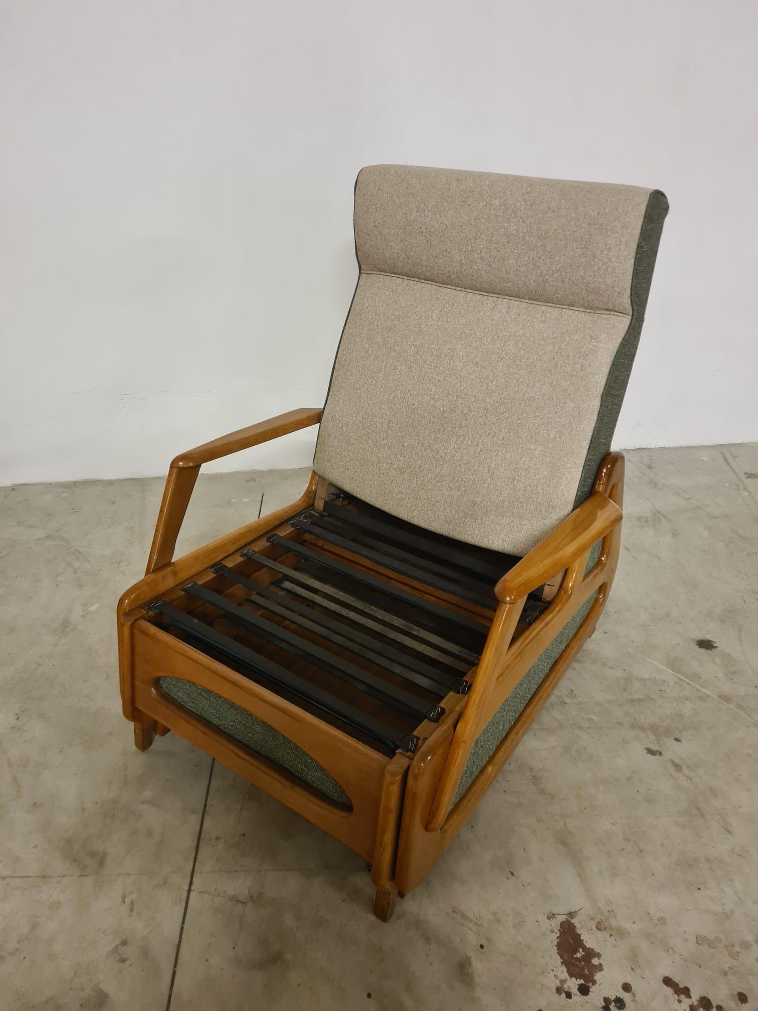 Paire de fauteuils-lits de fabrication française des années 1950 en vente 5