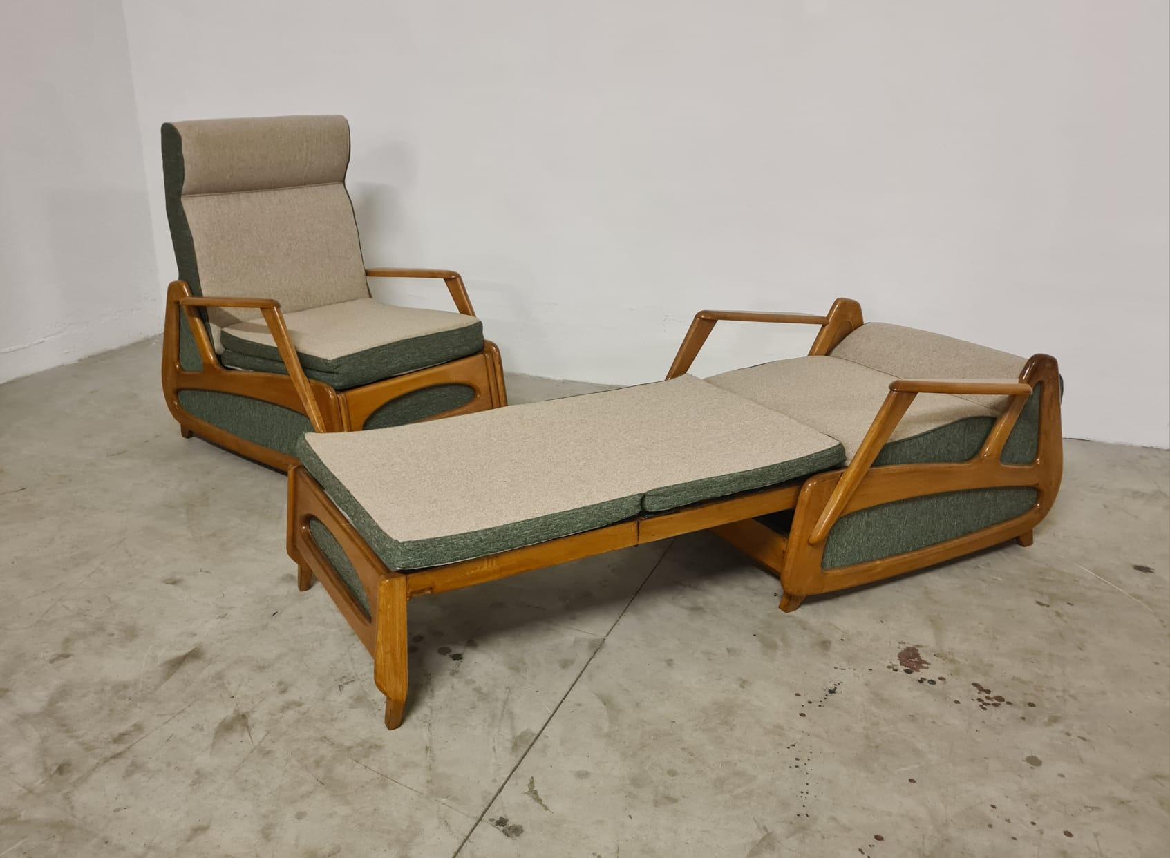 Tissu Paire de fauteuils-lits de fabrication française des années 1950 en vente