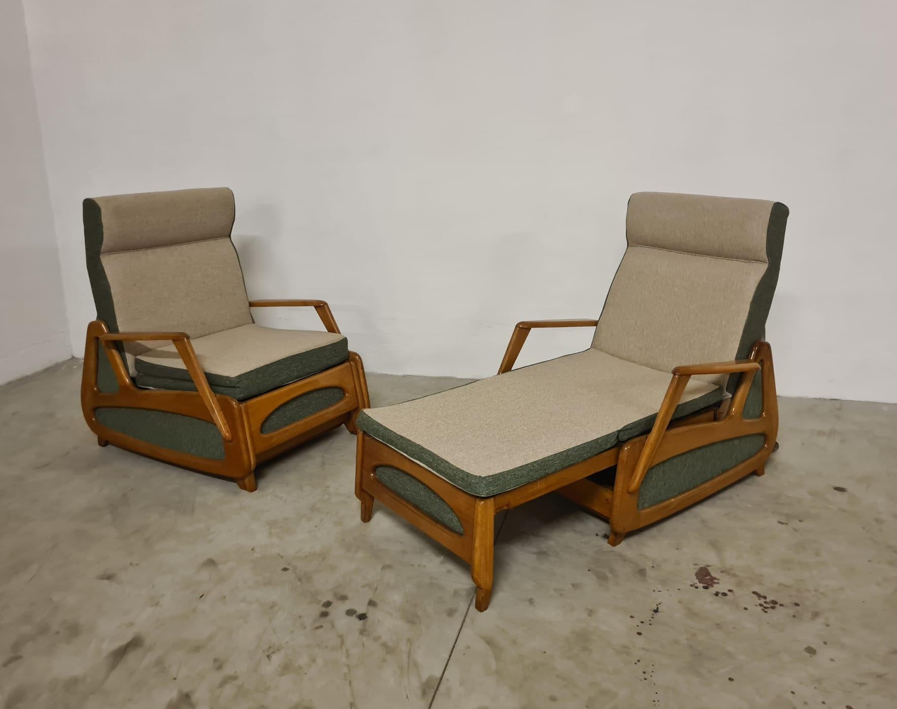 Paire de fauteuils-lits de fabrication française des années 1950 en vente 2