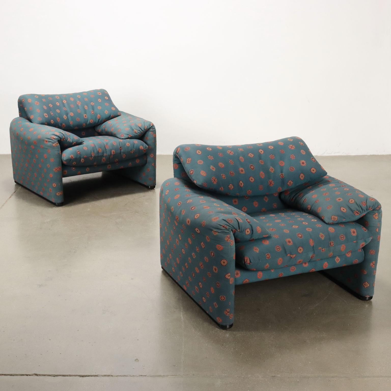 Pair of armchairs with foam padding and fabric upholstery. Backrest equipped with fold-down headrest 