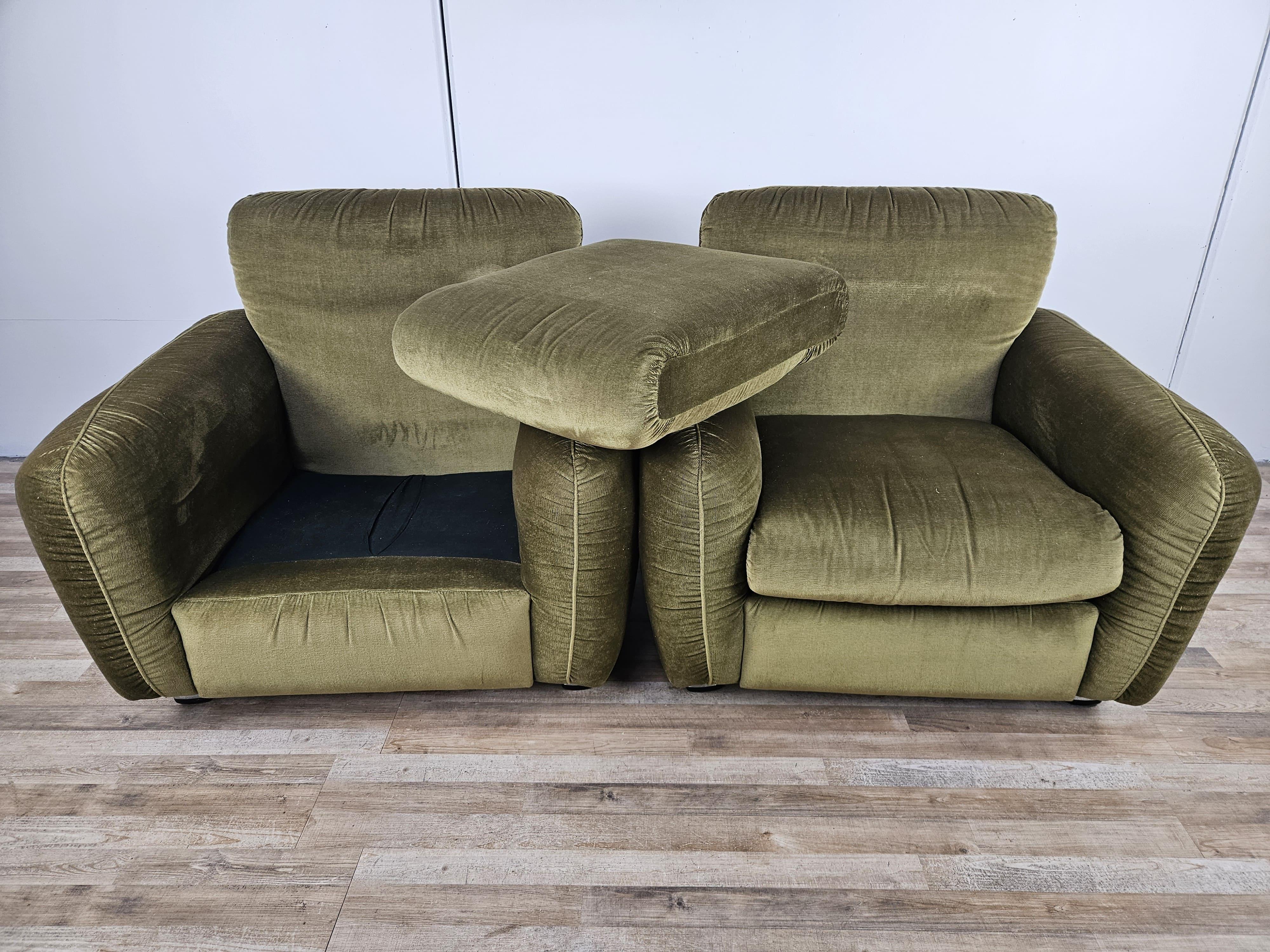 Paire de fauteuils italiens des années 1970 en tissu vert, 1970 en vente 5