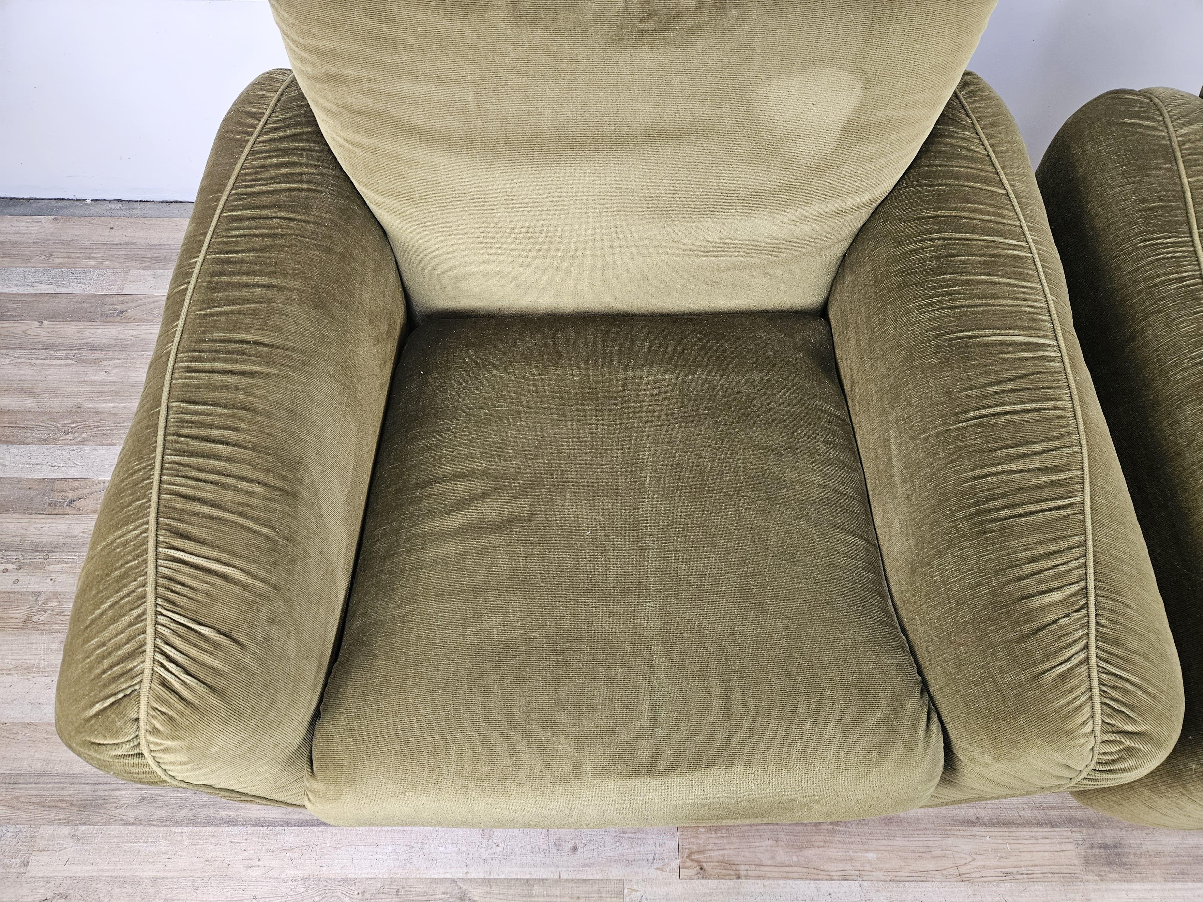 Paire de fauteuils italiens des années 1970 en tissu vert, 1970 en vente 1