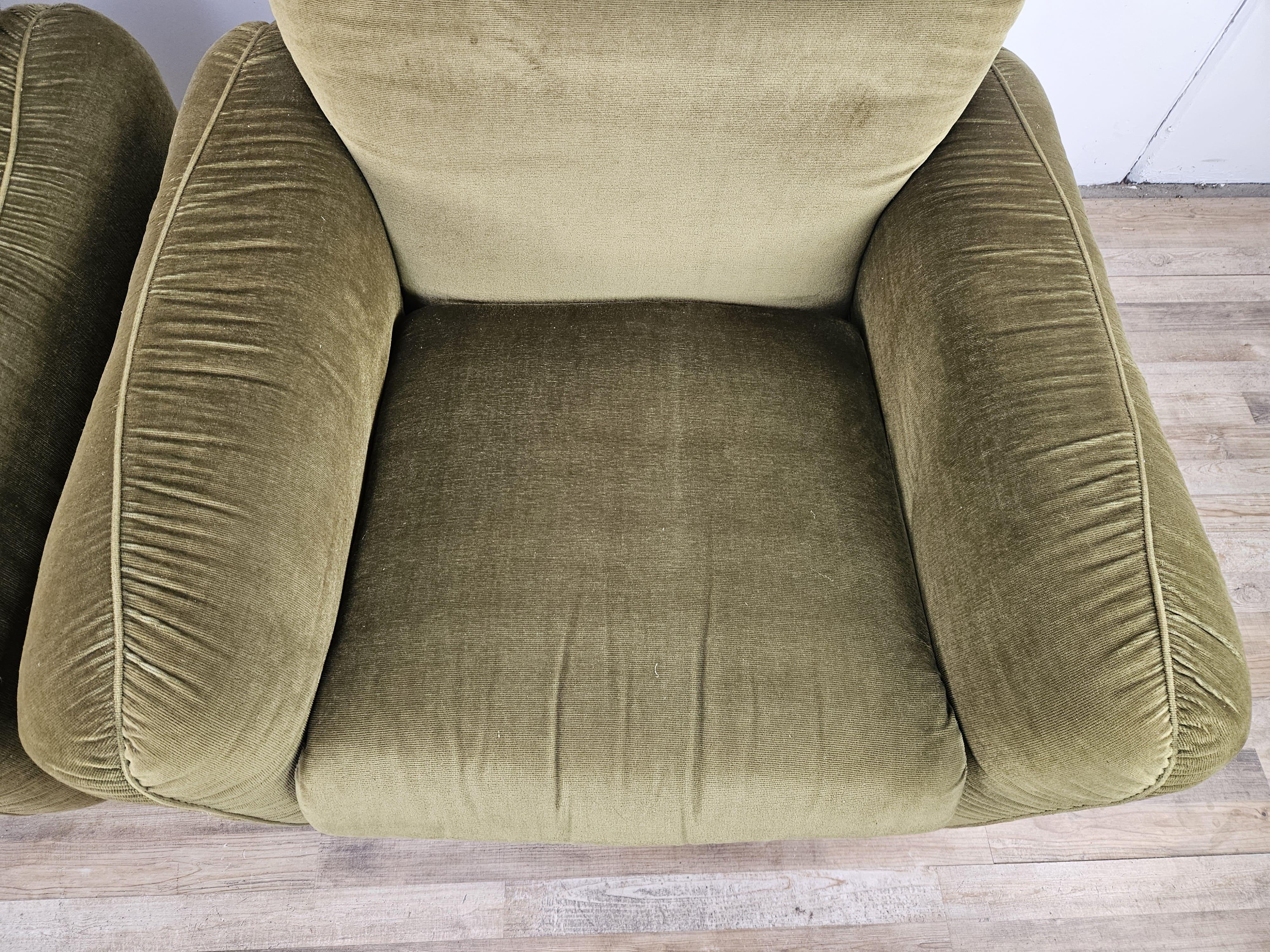 Paire de fauteuils italiens des années 1970 en tissu vert, 1970 en vente 2