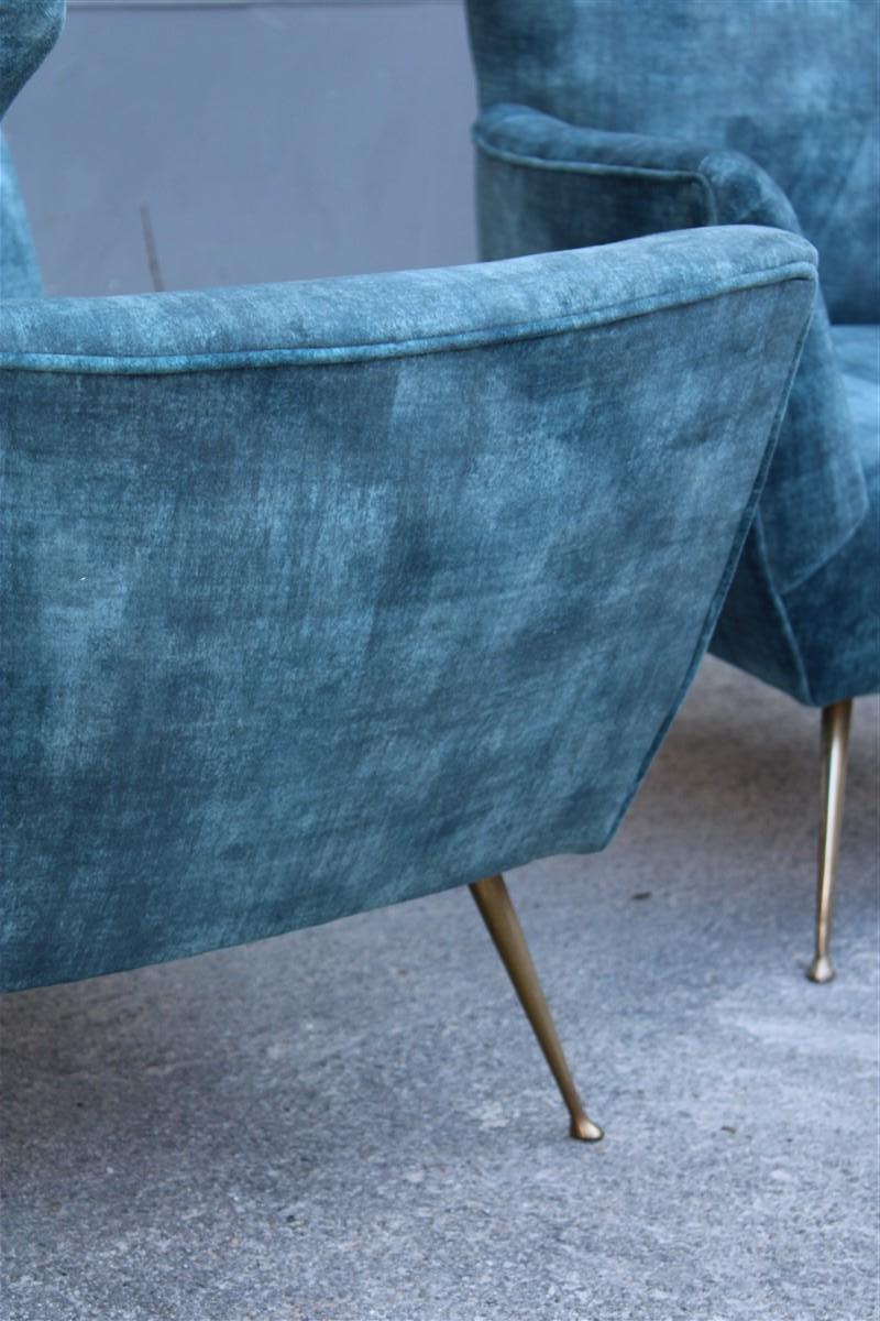 Coppia di armadietti italiani del Medioevo con piedi in ottone e velluto blu in stile Gio Ponti in vendita 4