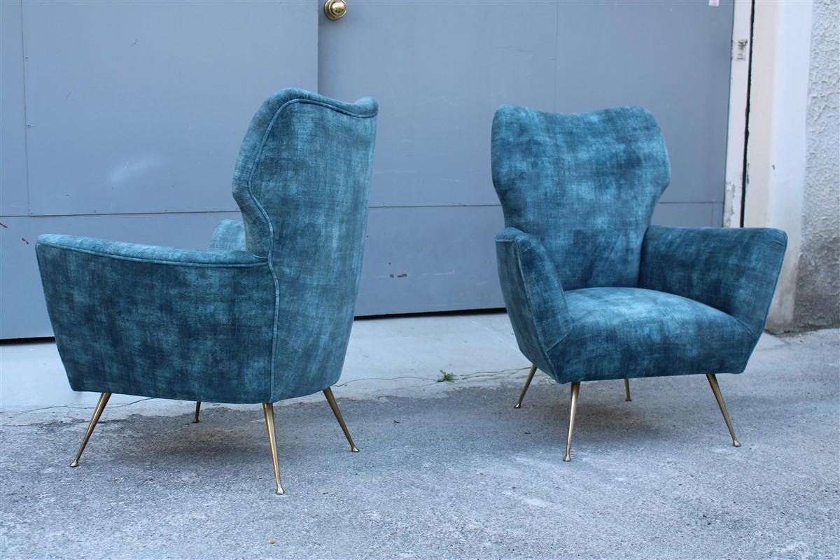 Coppia di armadietti italiani del Medioevo con piedi in ottone e velluto blu in stile Gio Ponti in vendita 6