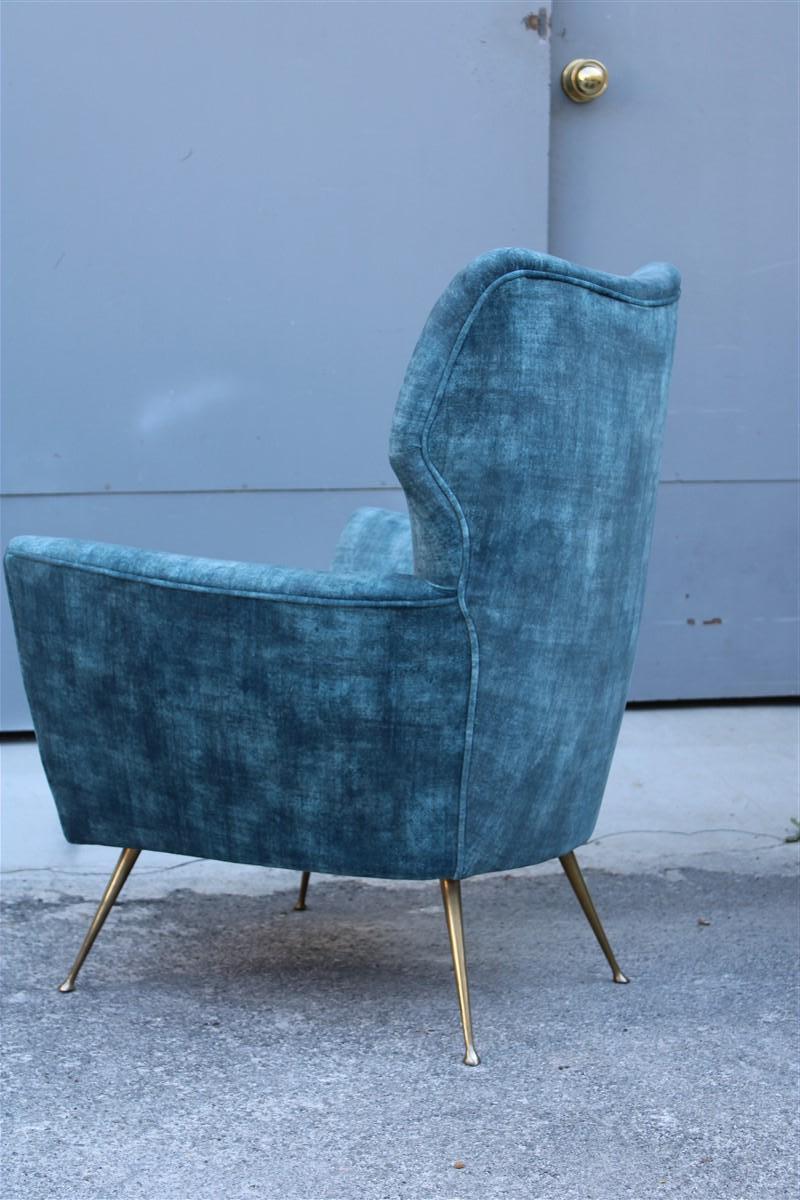 Coppia di armadietti italiani del Medioevo con piedi in ottone e velluto blu in stile Gio Ponti in vendita 7