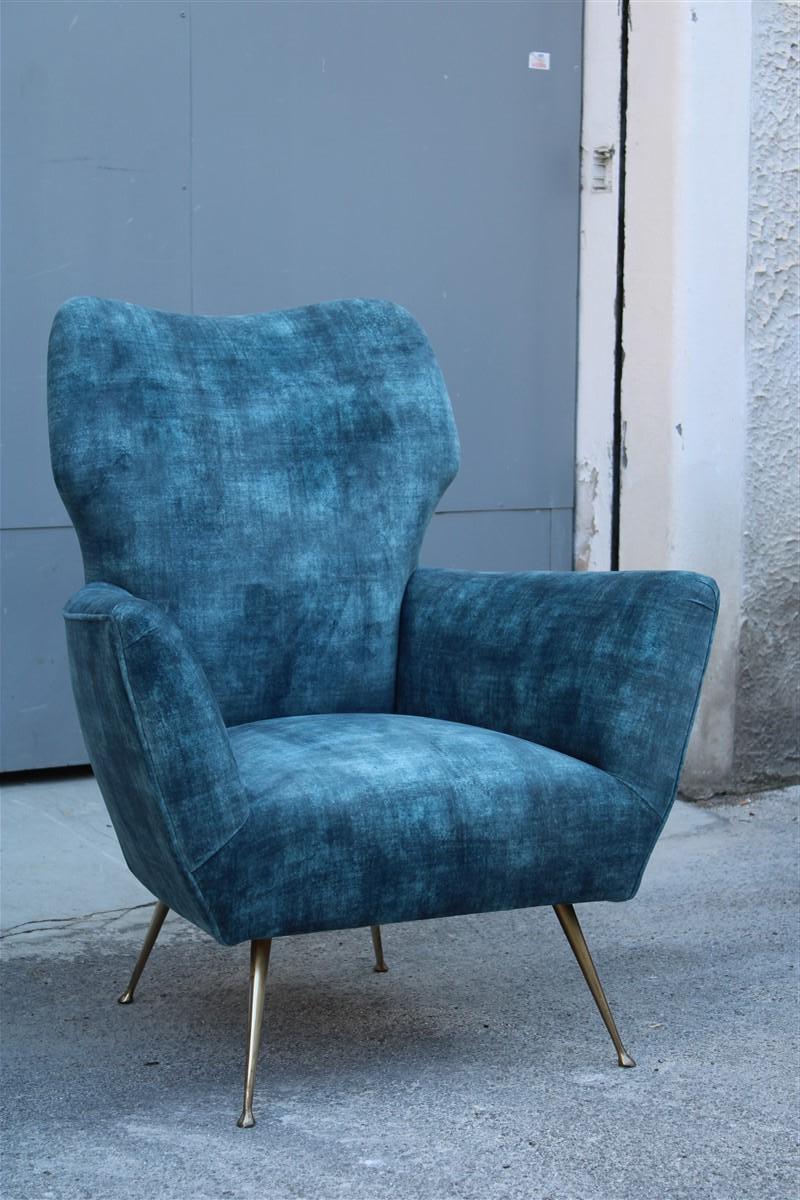 Coppia di armadietti italiani del Medioevo con piedi in ottone e velluto blu in stile Gio Ponti in vendita 8