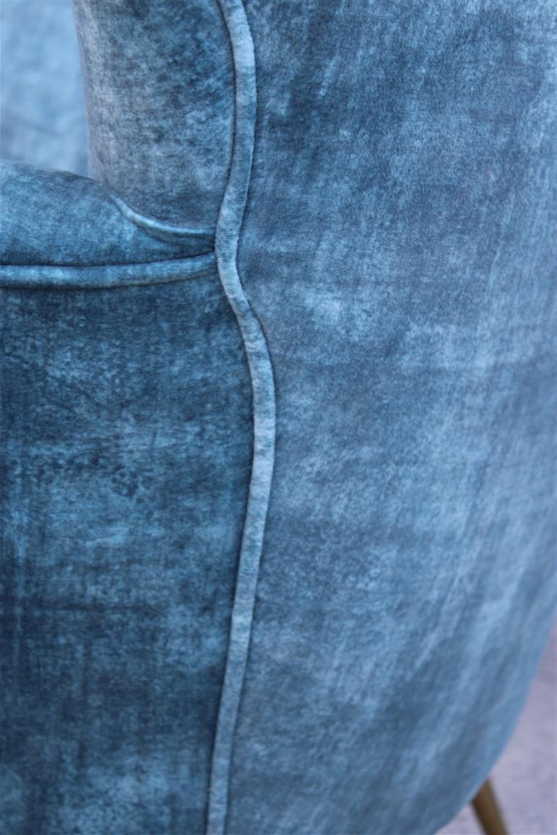 Coppia di armadietti italiani del Medioevo con piedi in ottone e velluto blu in stile Gio Ponti in vendita 10