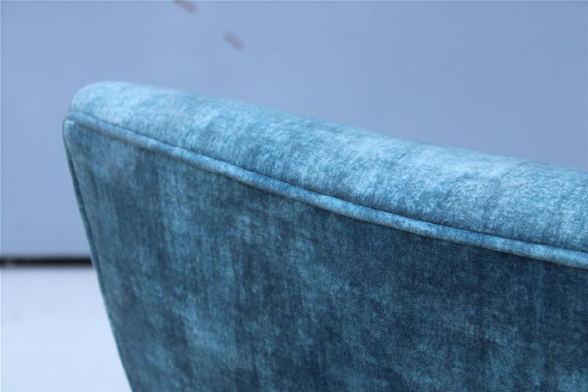 Coppia di armadietti italiani del Medioevo con piedi in ottone e velluto blu in stile Gio Ponti in vendita 11