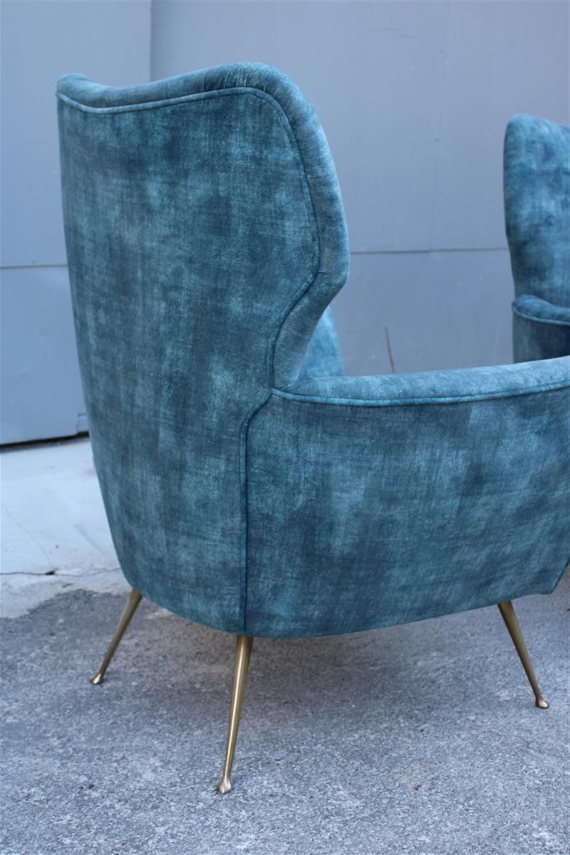 Coppia di armadietti italiani del Medioevo con piedi in ottone e velluto blu in stile Gio Ponti in vendita 1