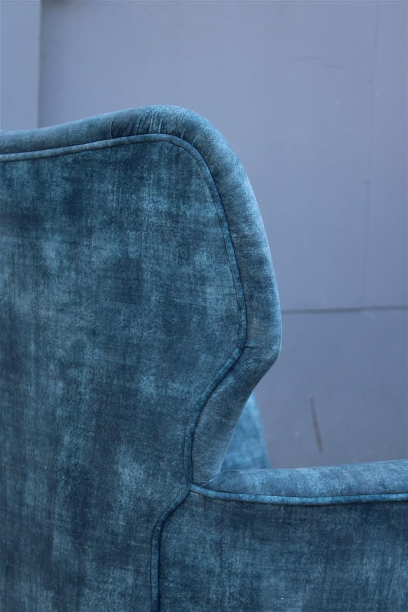 Coppia di armadietti italiani del Medioevo con piedi in ottone e velluto blu in stile Gio Ponti in vendita 2