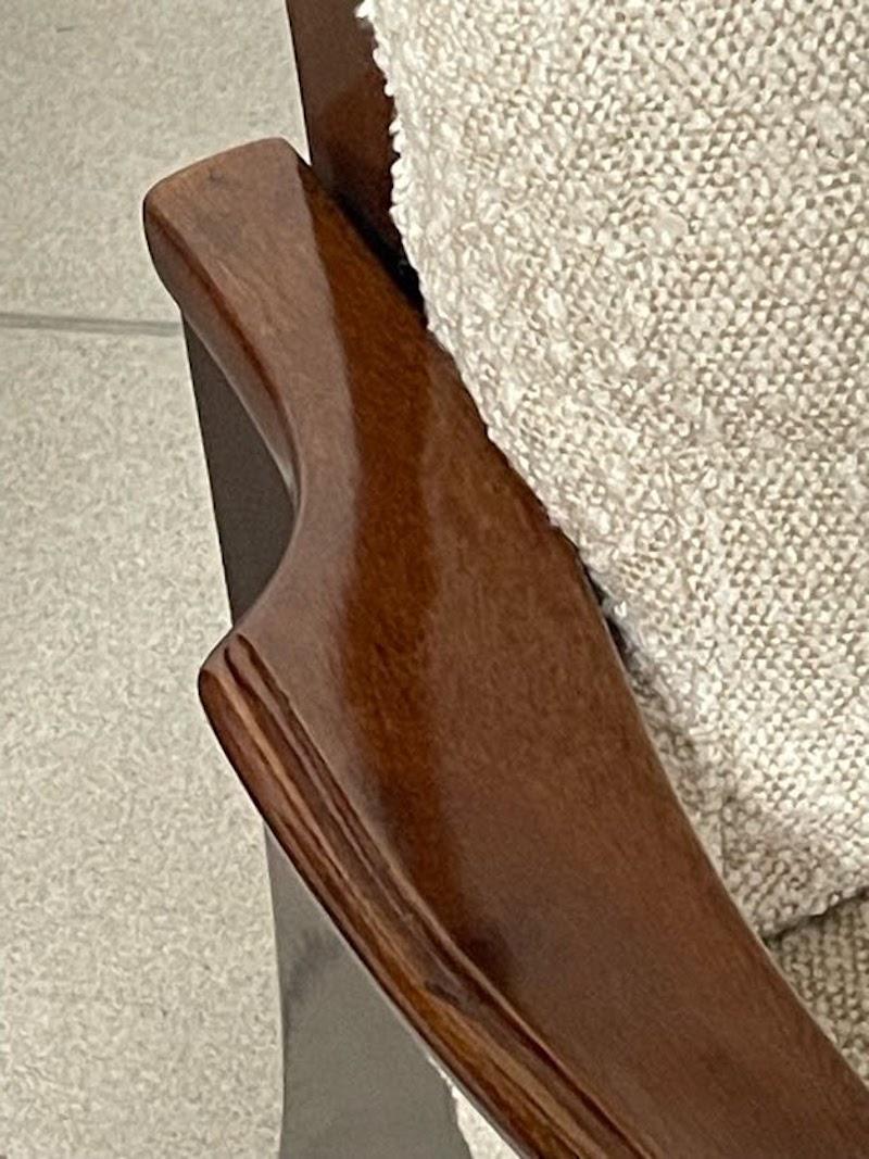 Pareja de sillones reclinables de los años 50 en madera y tela en venta 3