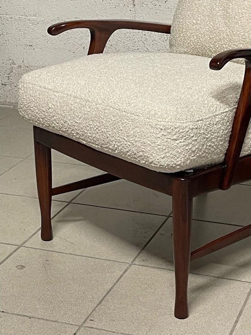 Pareja de sillones reclinables de los años 50 en madera y tela en venta 2