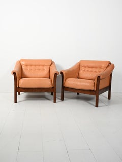 Paire de fauteuils scandinaves en cuir des années 1950
