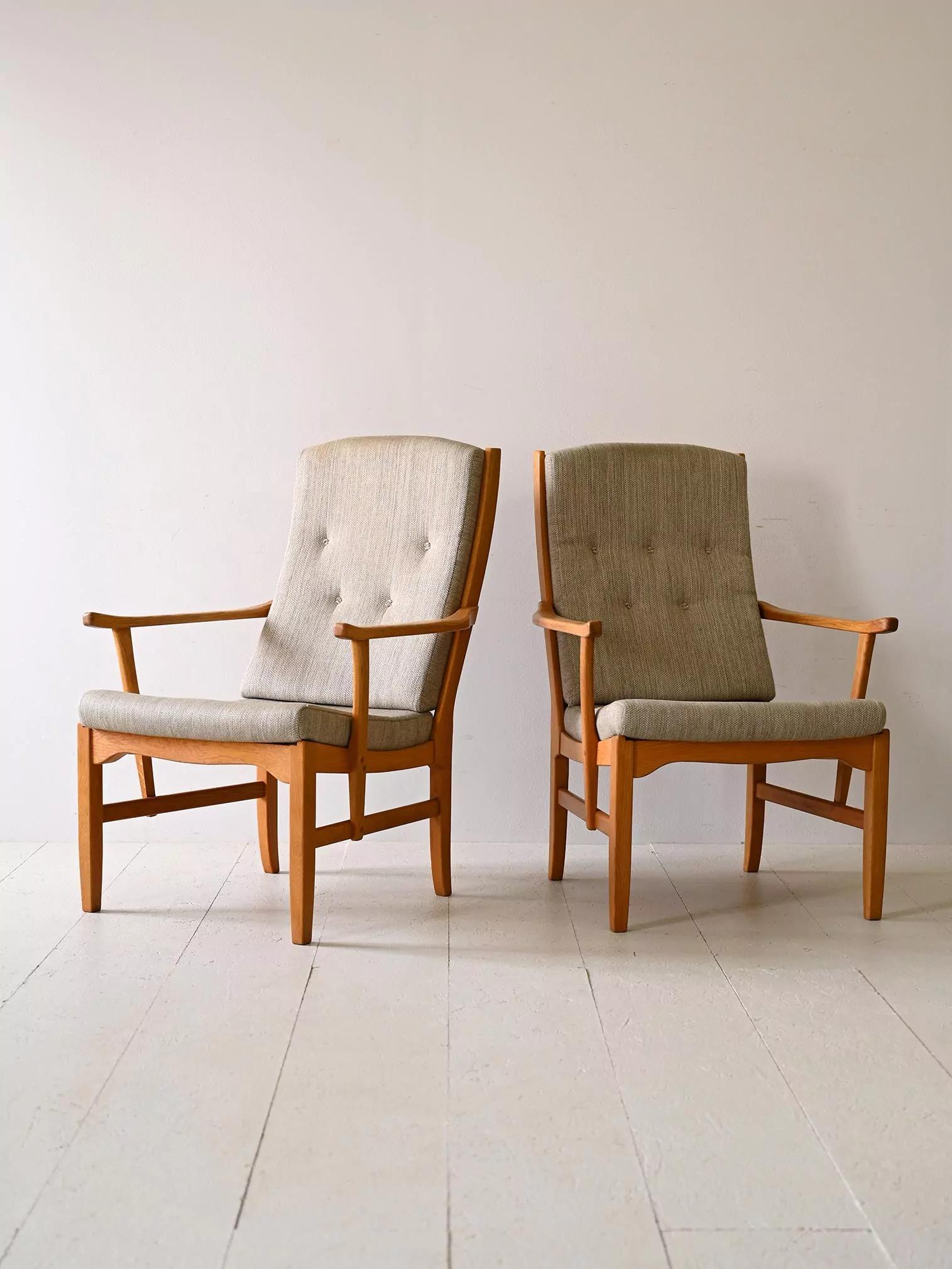 Pair of 1960s armchairs with beige fabric.

The chair features a beige fabric for the seat with armrests, creating an eye-catching contrast. The well-crafted frame and upholstered seat offer a mix of functionality and vintage style. Perfect for the