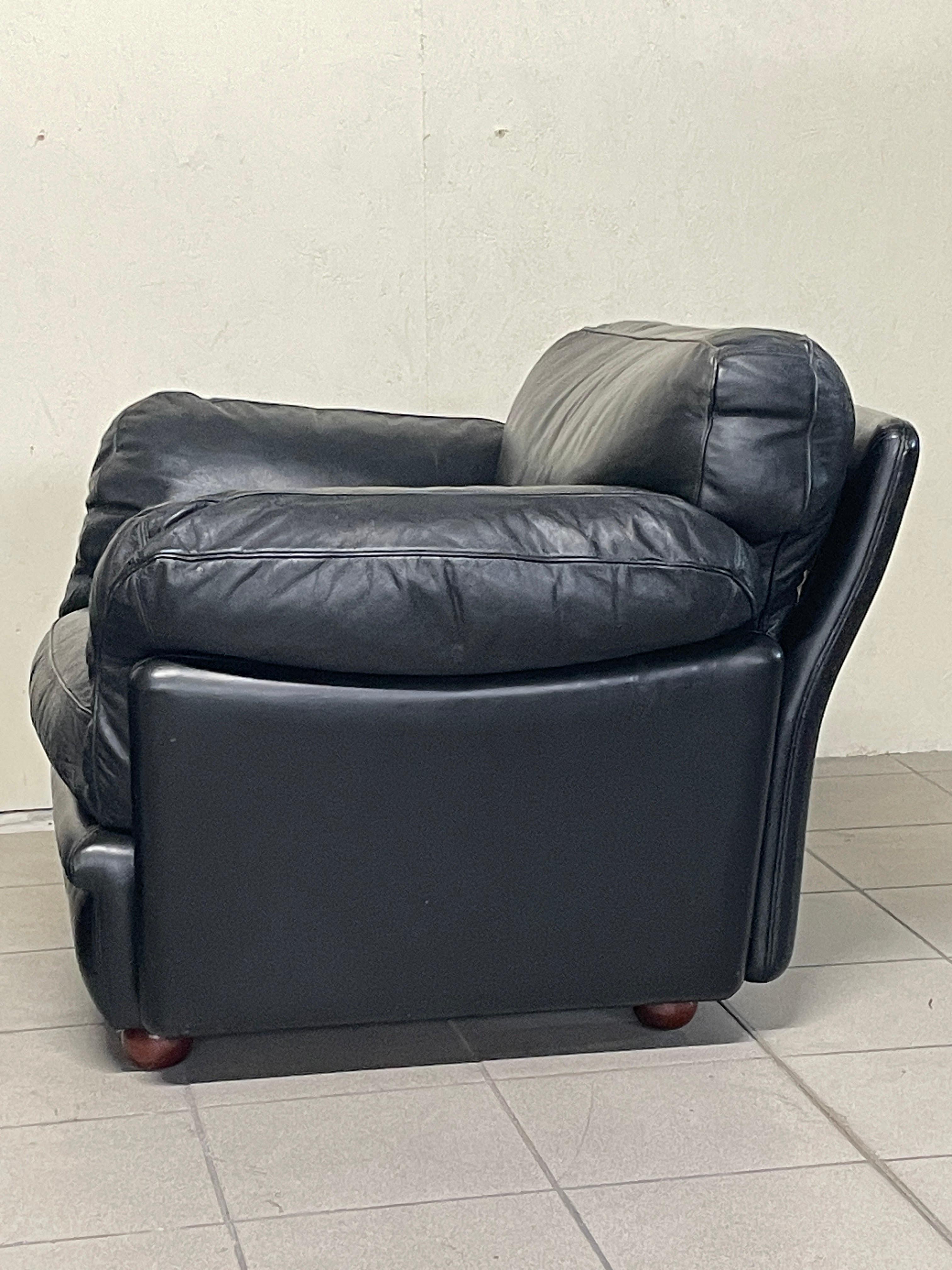 Coppia di poltrone serie Poppy di Tito Agnoli per Poltrona Frau, anni '70 Cuero en venta