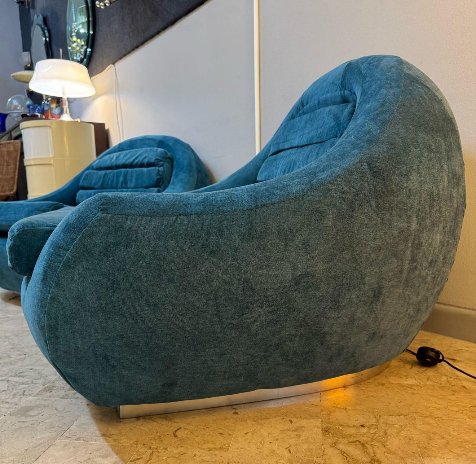 Italian Paire de fauteuils de style Carrera vert sarcelle en vente