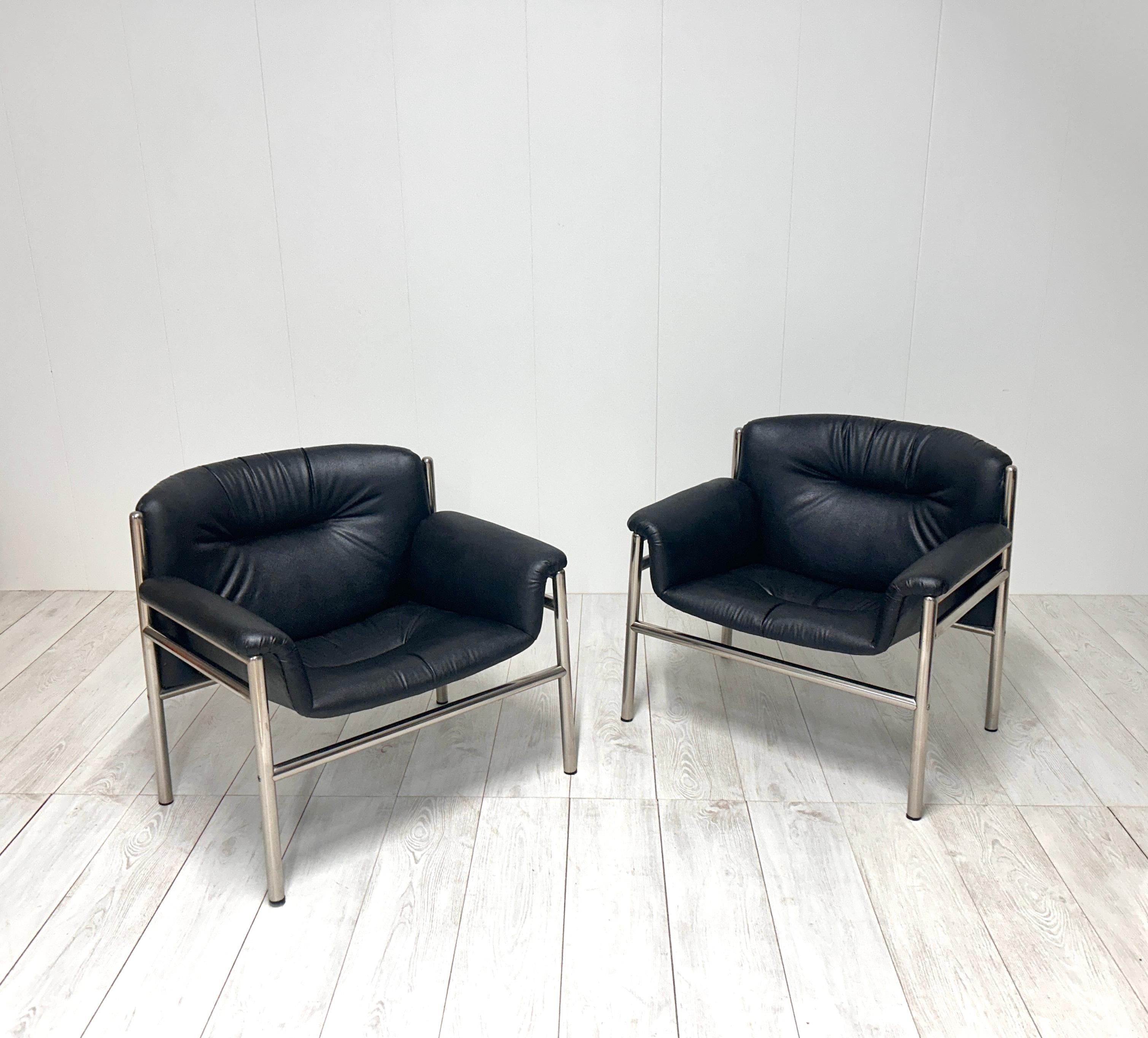 Italian Pair of Tito Agnoli armchairs for Cinova 1970s For Sale