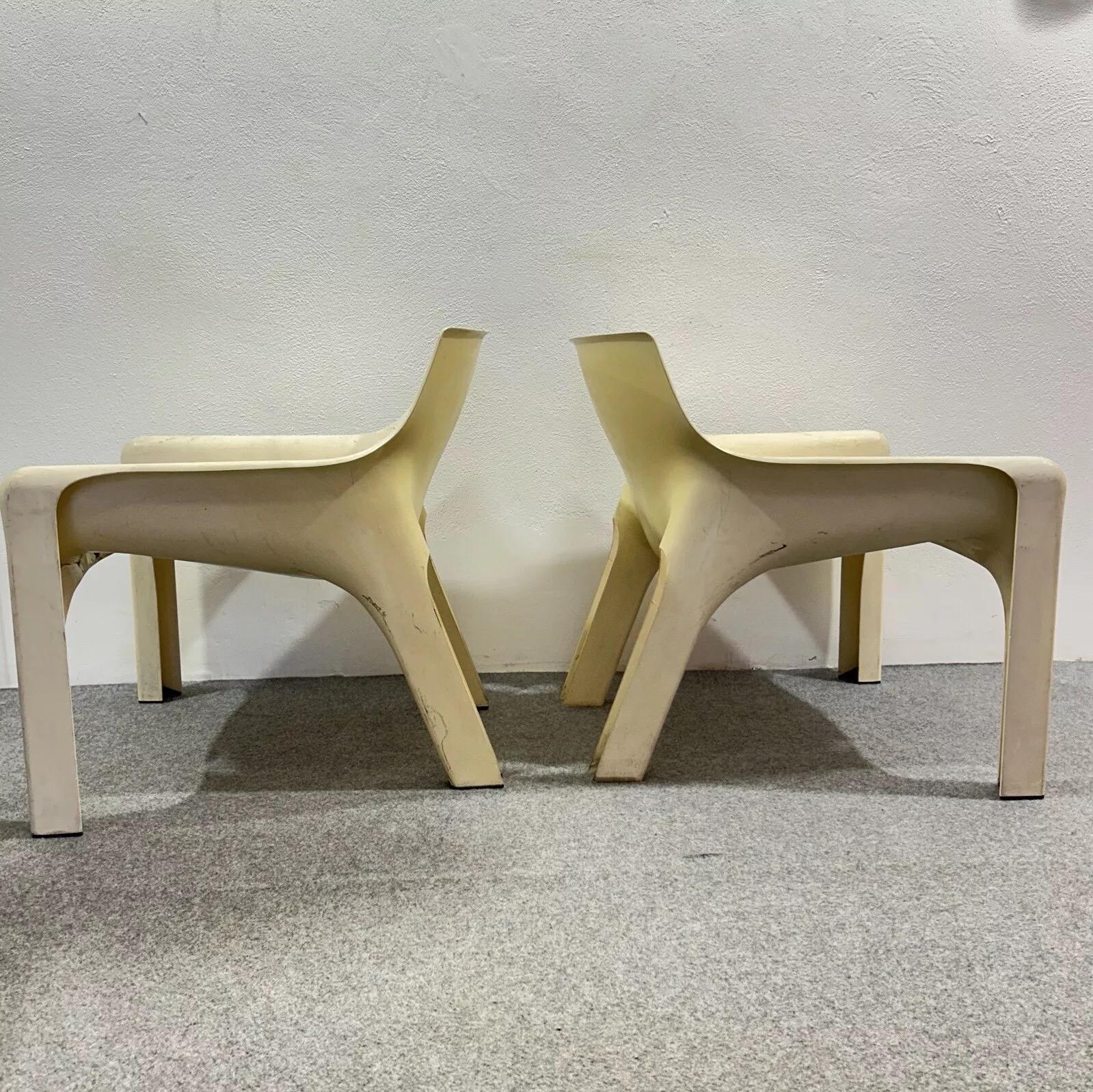 Par De Sillones Vicario Vico MAGISTRETTI Artemide 1970's.

Estructura para restaurar y repintar, sin grietas.


Anchura 67 cm, Profundidad 60 cm, Altura 68 cm, Altura del asiento 39 cm


Envío incluido a toda Italia