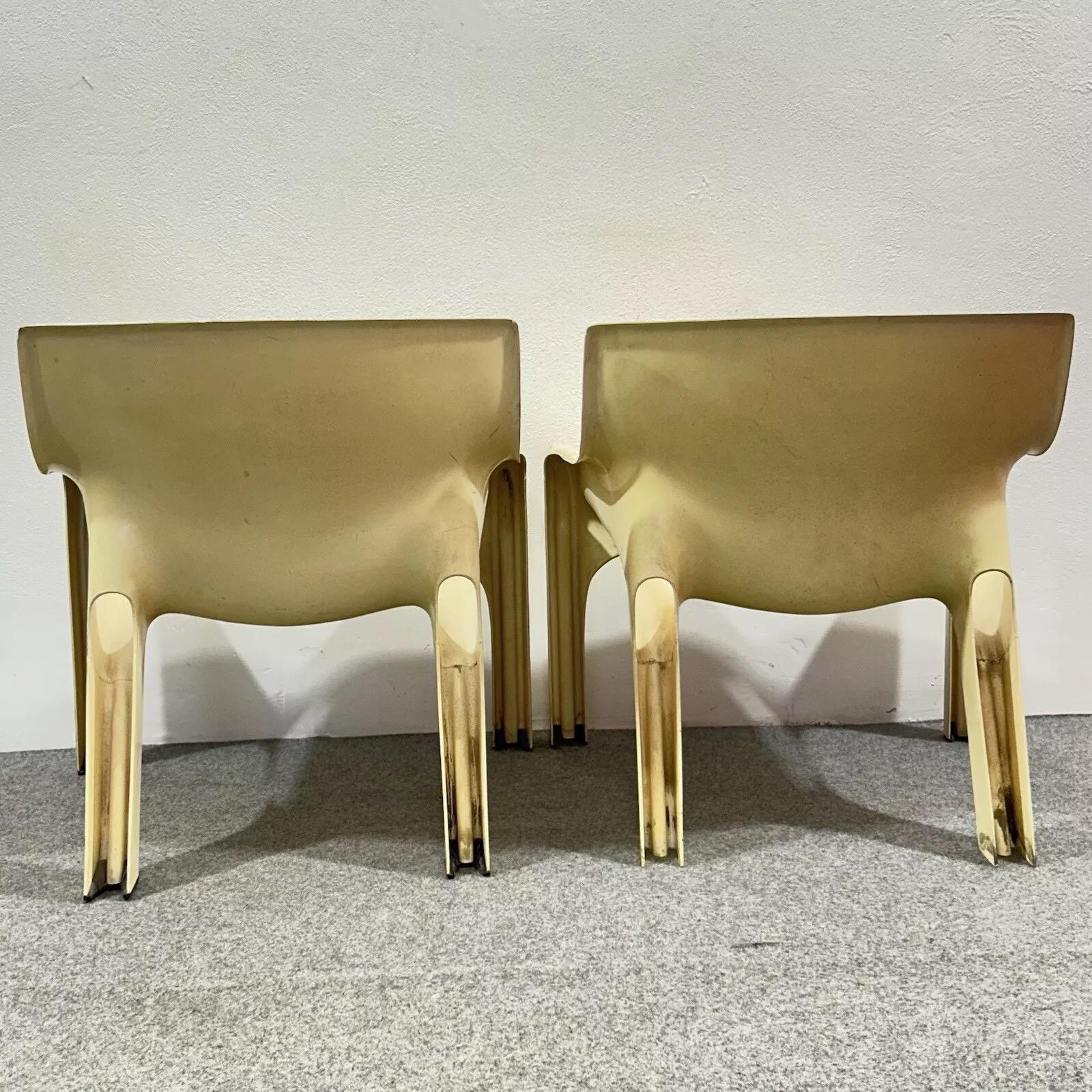 Par de Vico MAGISTRETTI Artemide 1970's Vicario Sillones Fibra de vidrio en venta