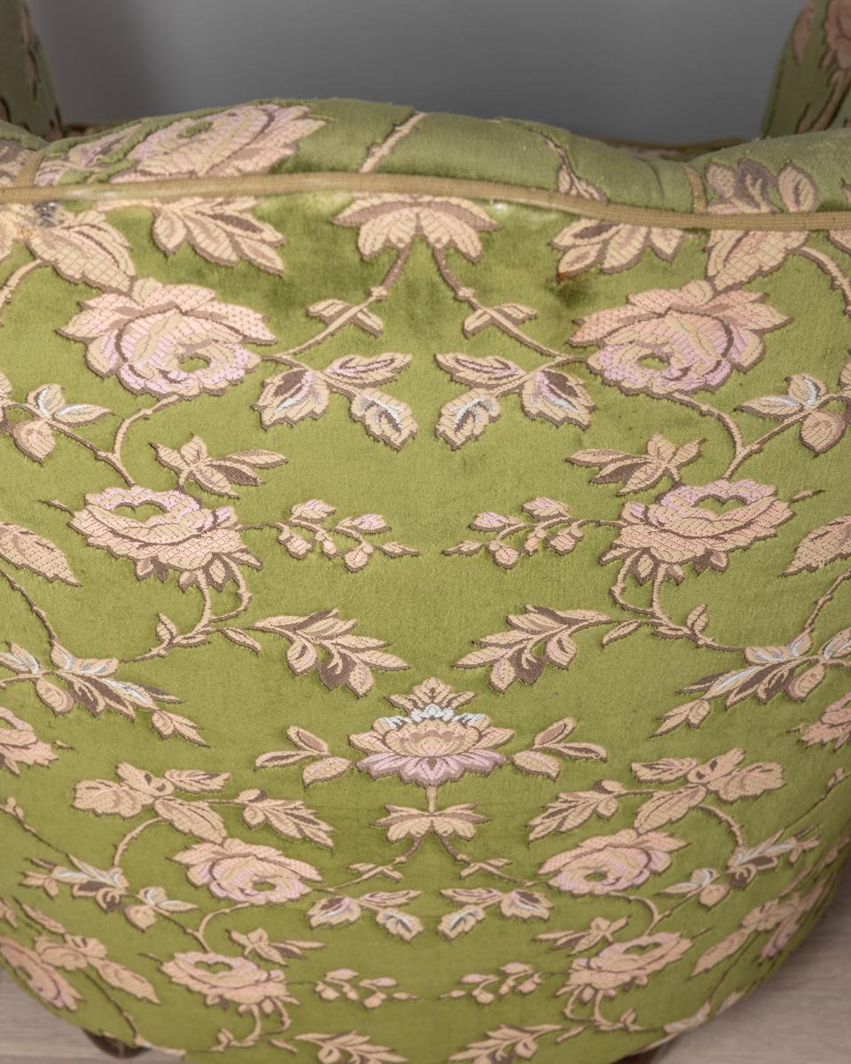 Pair of 1950s vintage armchairs in floral fabric Italian design For Sale 1
